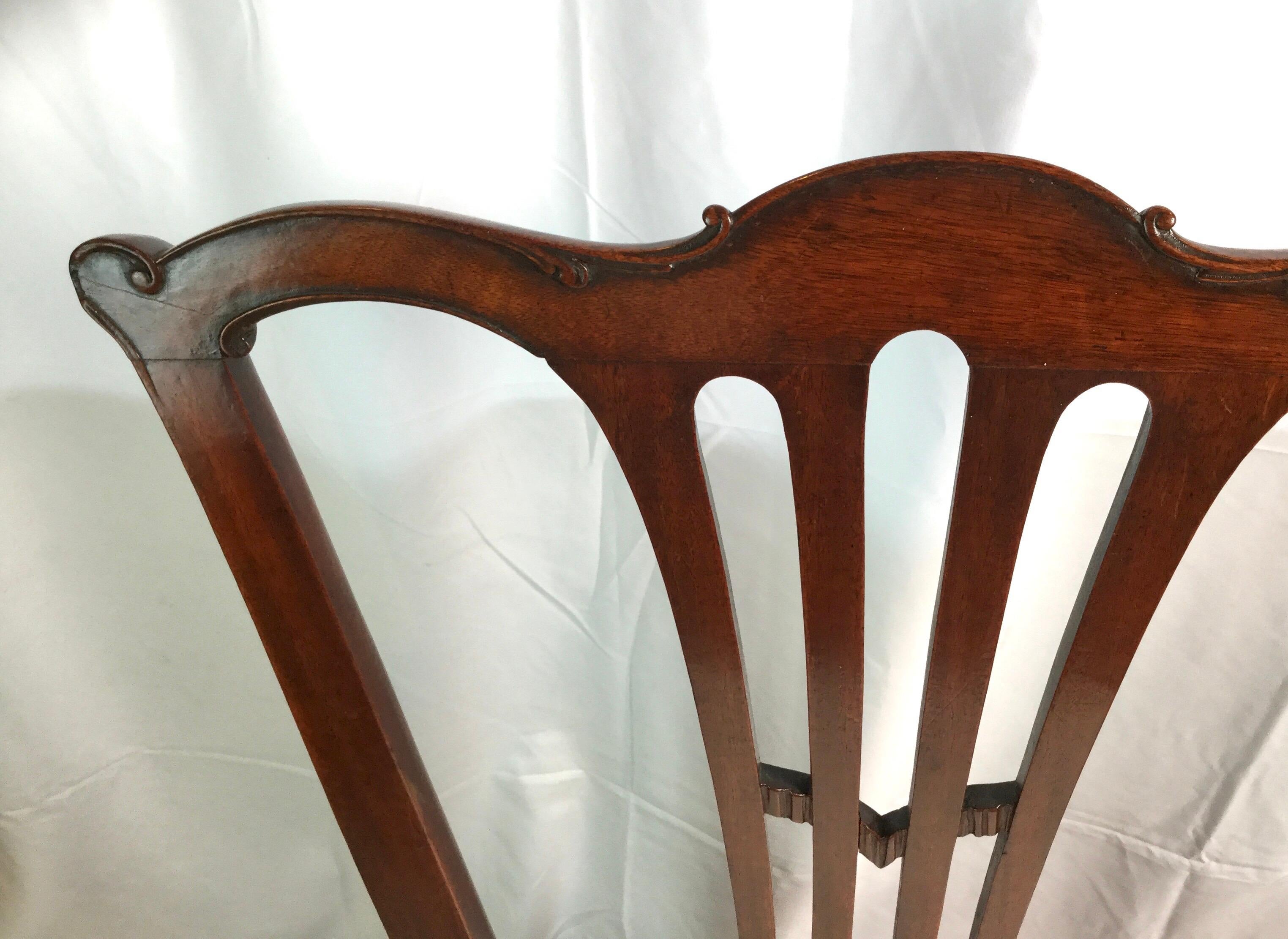 Chaise d'appoint Philadelphie d'époque à trois pieds en acajou 2