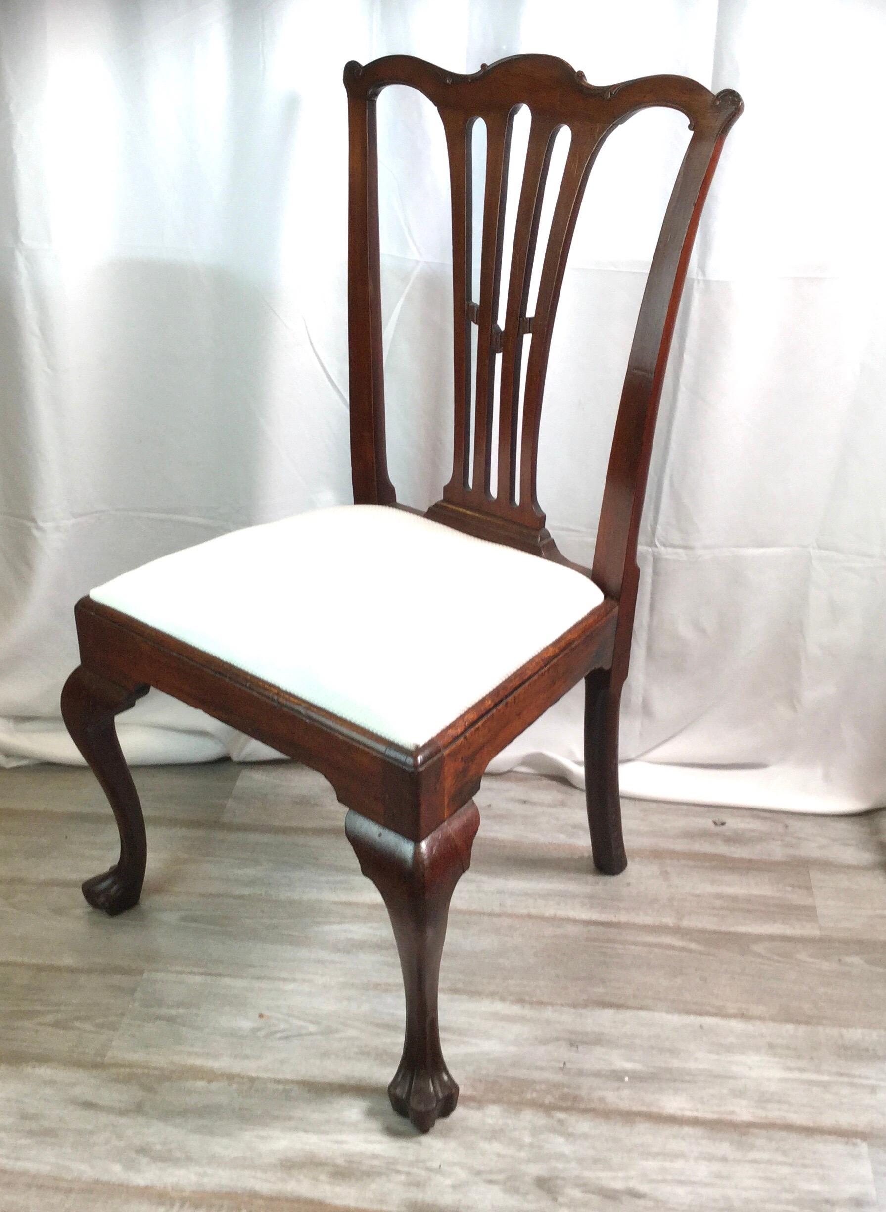 Classique américain Chaise d'appoint Philadelphie d'époque à trois pieds en acajou