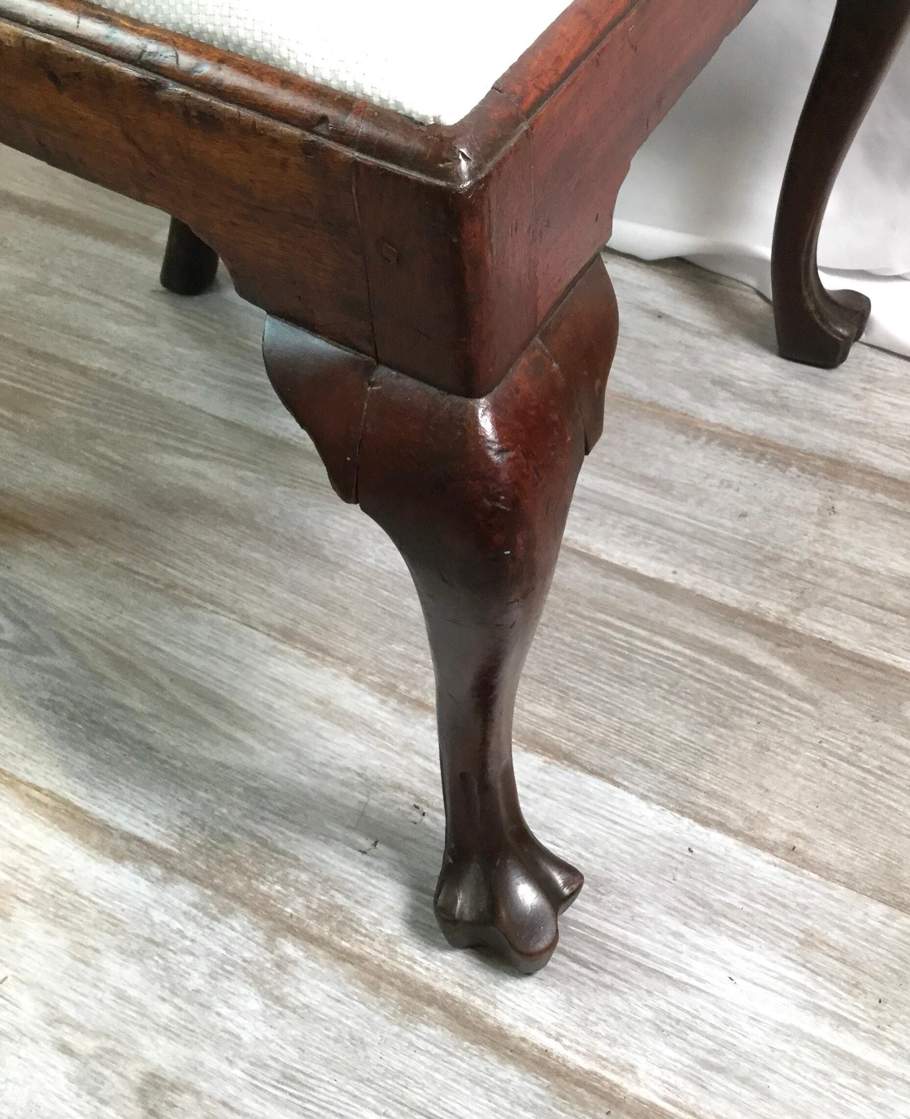 Chaise d'appoint Philadelphie d'époque à trois pieds en acajou Bon état à Lambertville, NJ
