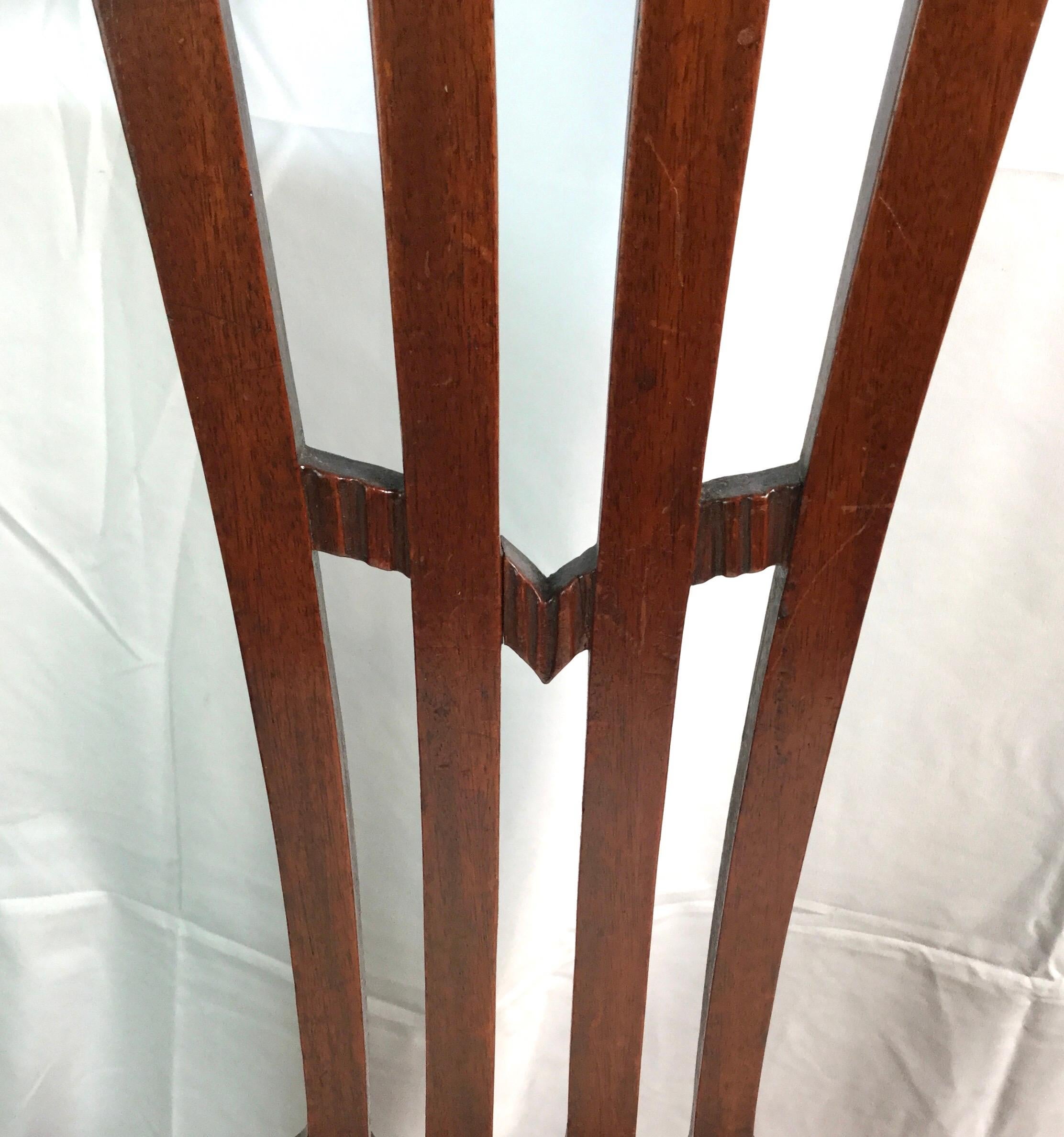 Chaise d'appoint Philadelphie d'époque à trois pieds en acajou 1