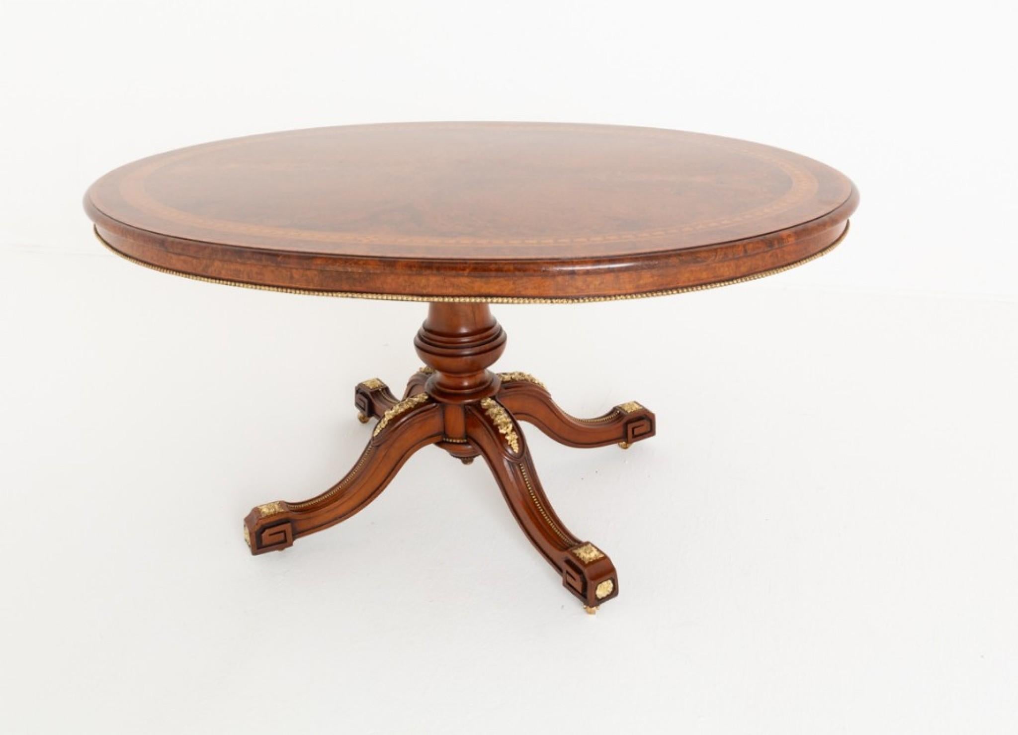 Period Victorian Centre Table Walnut 1860 In Good Condition For Sale In Potters Bar, GB