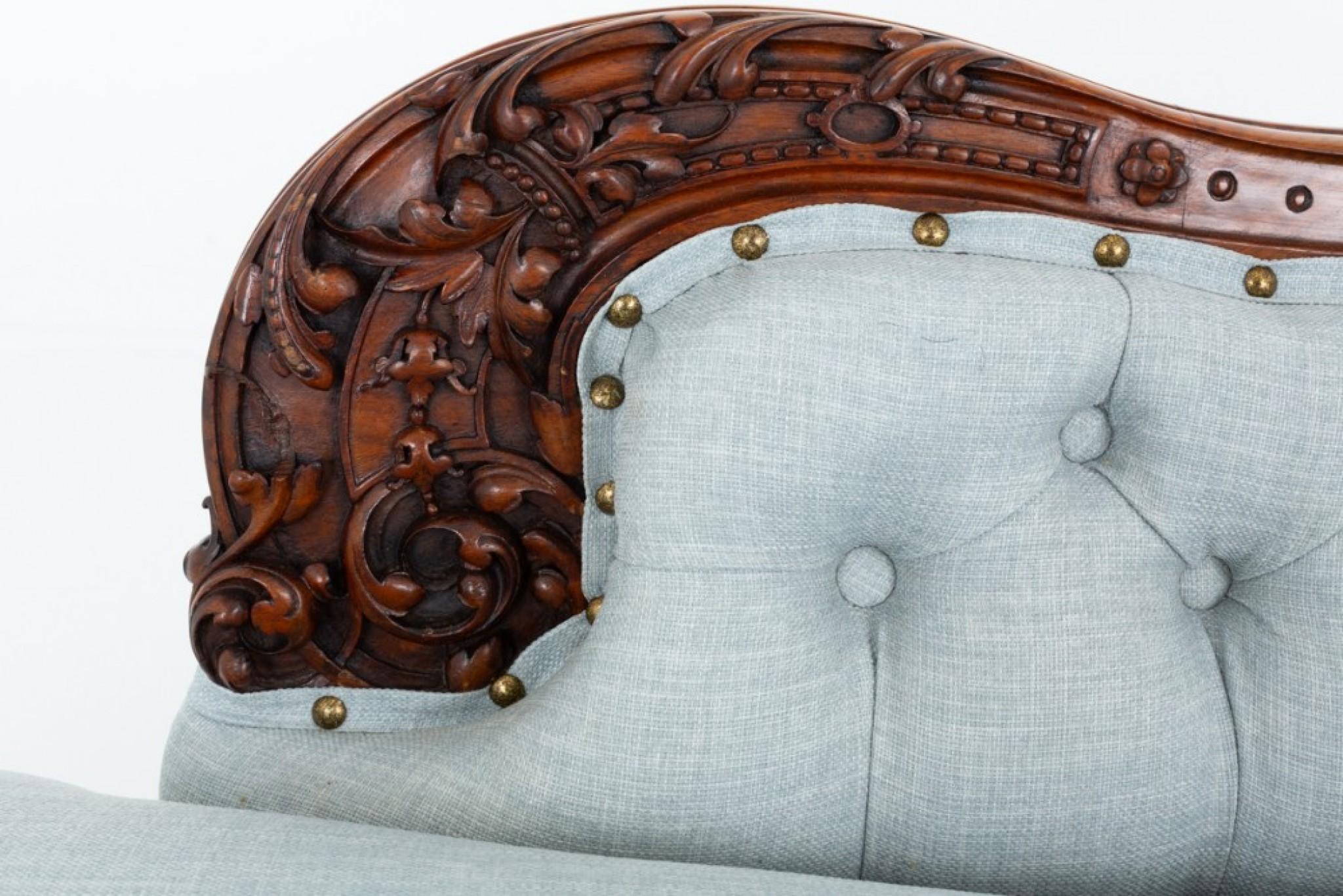 Impressive Victorian Walnut Chaise Longue.
Circa 1860
This Chaise Longue is Raised Upon Ring Turned, Carved and Fluted Legs with Original Brass Castors.
The Shaped Arm Support Featuring Crisply Carved Decoration.
The Shaped Back Also Having Carved