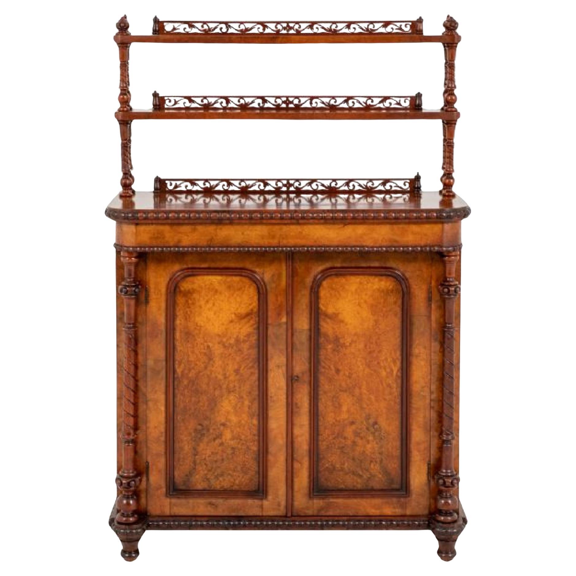 Zeitgenössische viktorianische Chiffonier Anrichte Gratnussbaum 1850 im Angebot