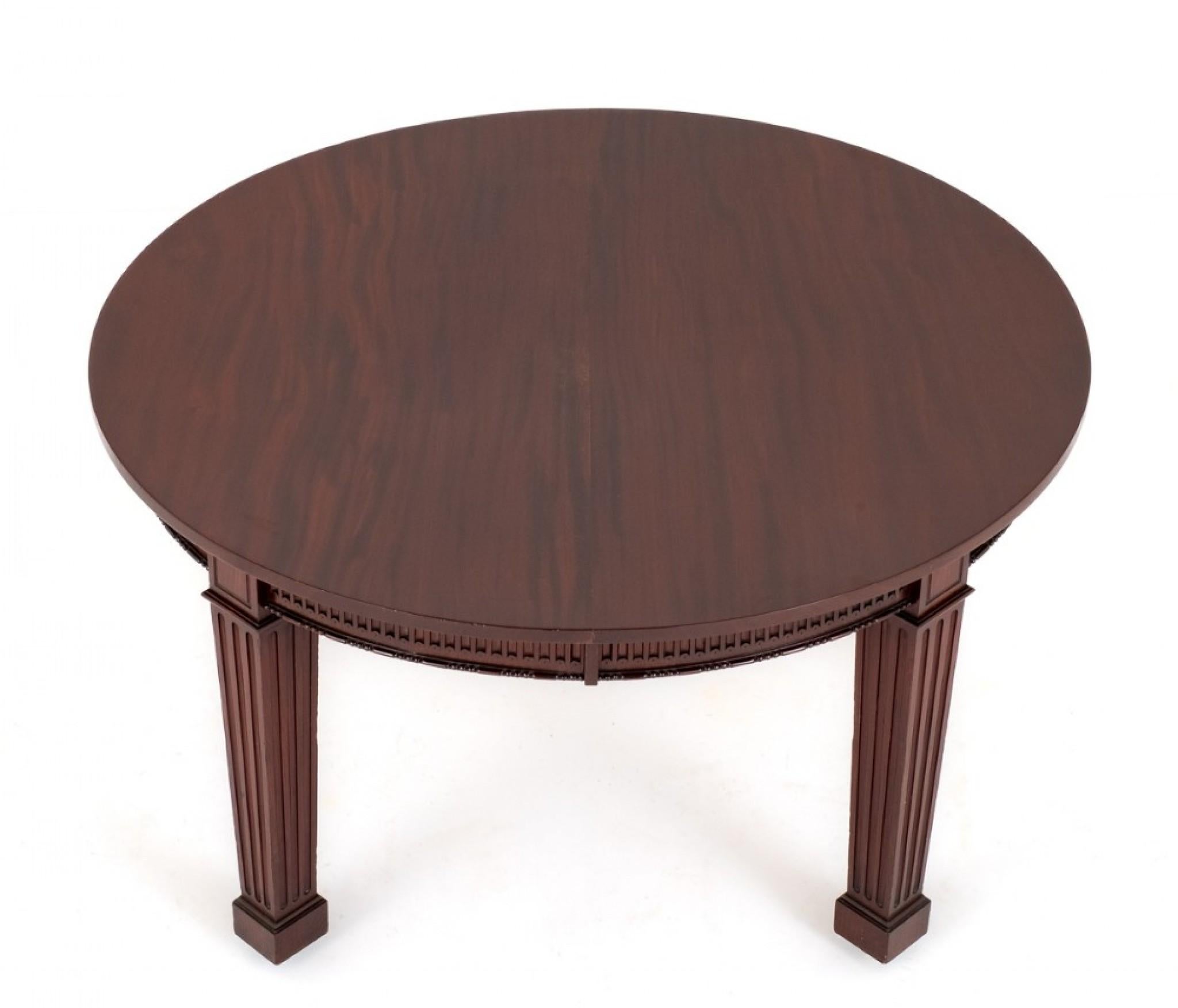 Good Quality Mahogany 2 Leaf Extending Dining Table.
Circa 1880
Raised Upon Square Fluted Tapered Legs With Inset Castors.
The Frieze of The Table Also Being of a Fluted Form.
The Top of The Table Being Made From Well Figured Timbers.
The Table