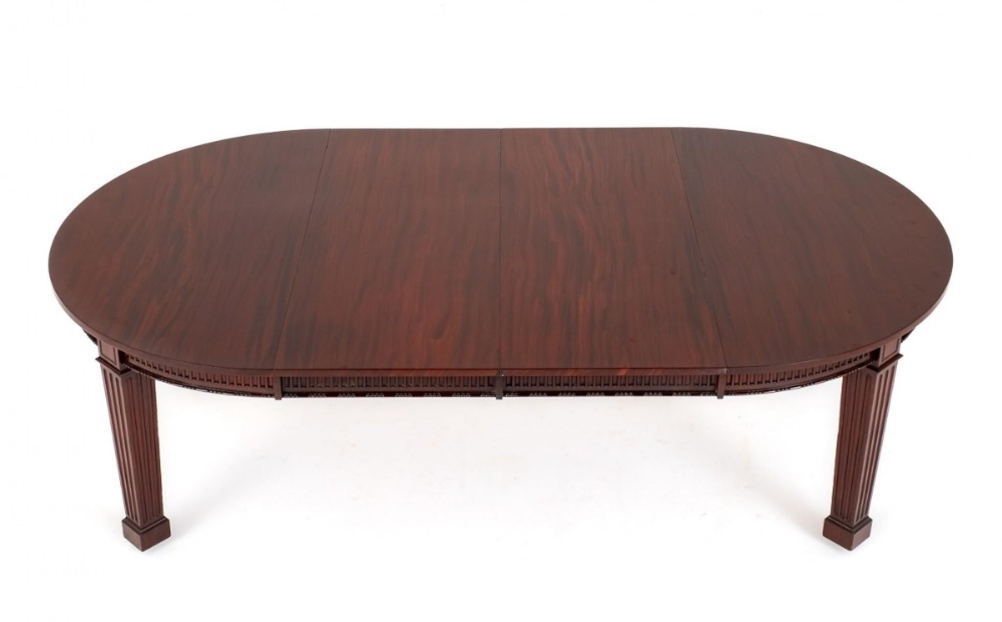 18th Century and Earlier Period Victorian Dining Table Extending Mahogany 2 Leaf