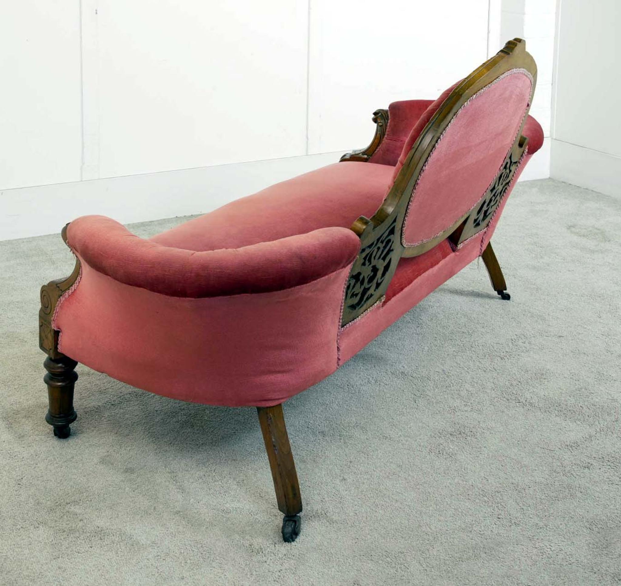 Period Victorian Settee Walnut Couch 1880 For Sale 1