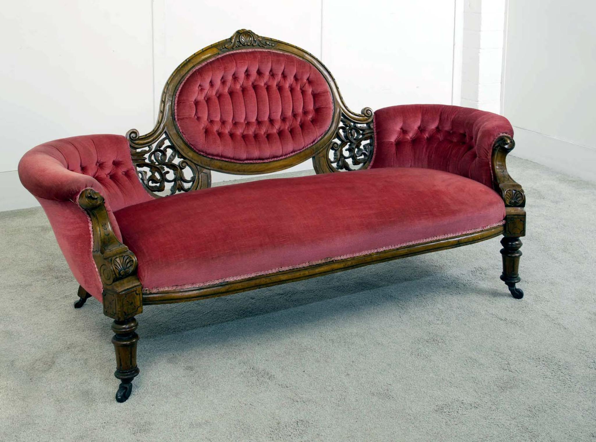 Period Victorian Settee Walnut Couch 1880 For Sale 3