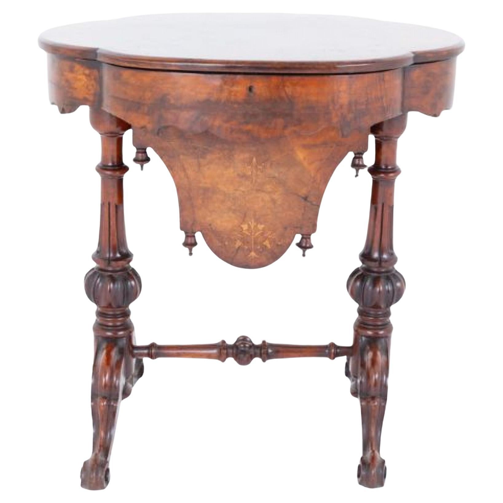 Tavolo da cucito d'epoca vittoriana in radica di noce 1860 in vendita