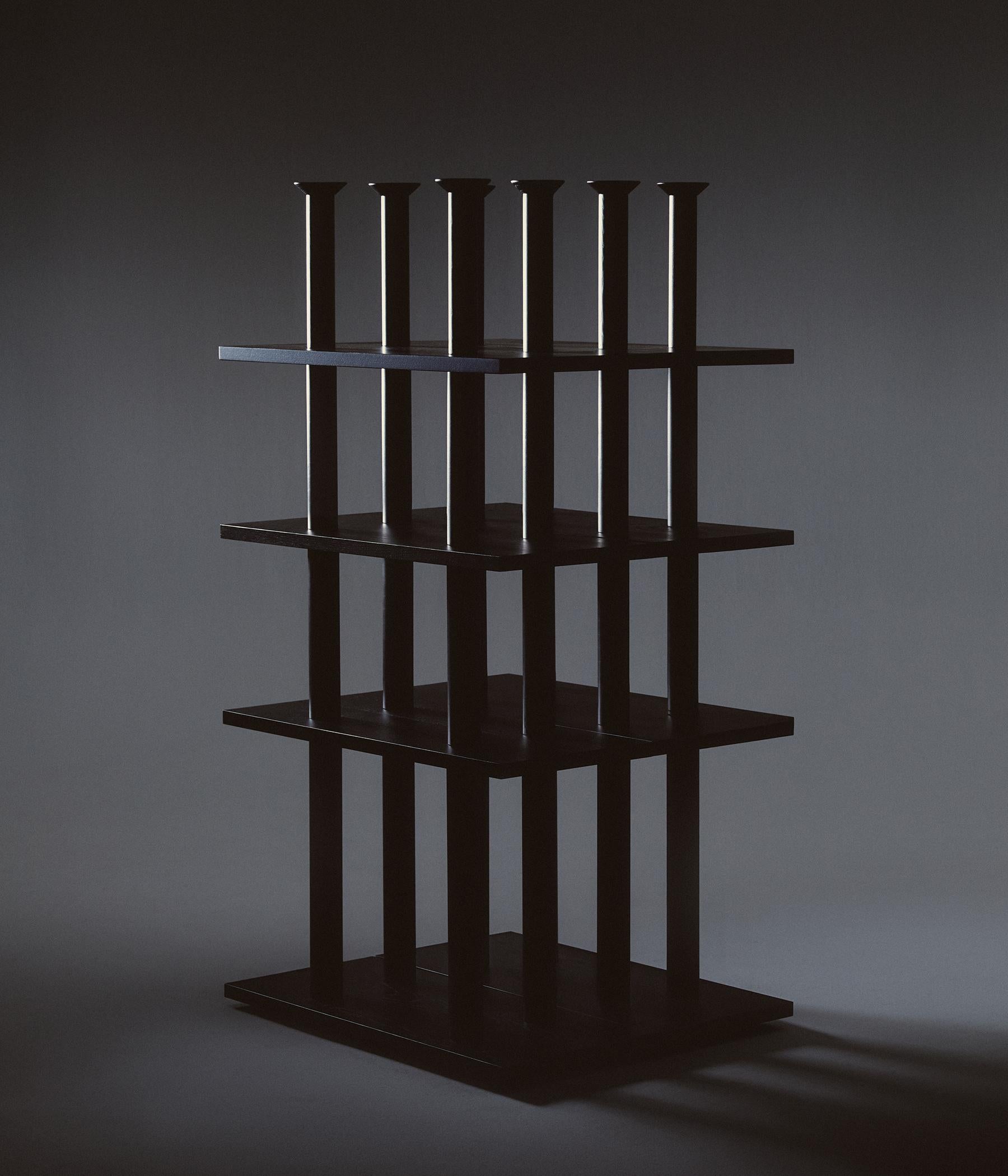 Set di due mensole in Wood nero Peristylo di Oscar Tusquets per Bd Barcelona

Ispirandosi al suo progetto Columnata del 1994, nome che deriva dal continuo riferimento alla colonna nelle sue opere, Oscar Tusquets ci propone la mensola New