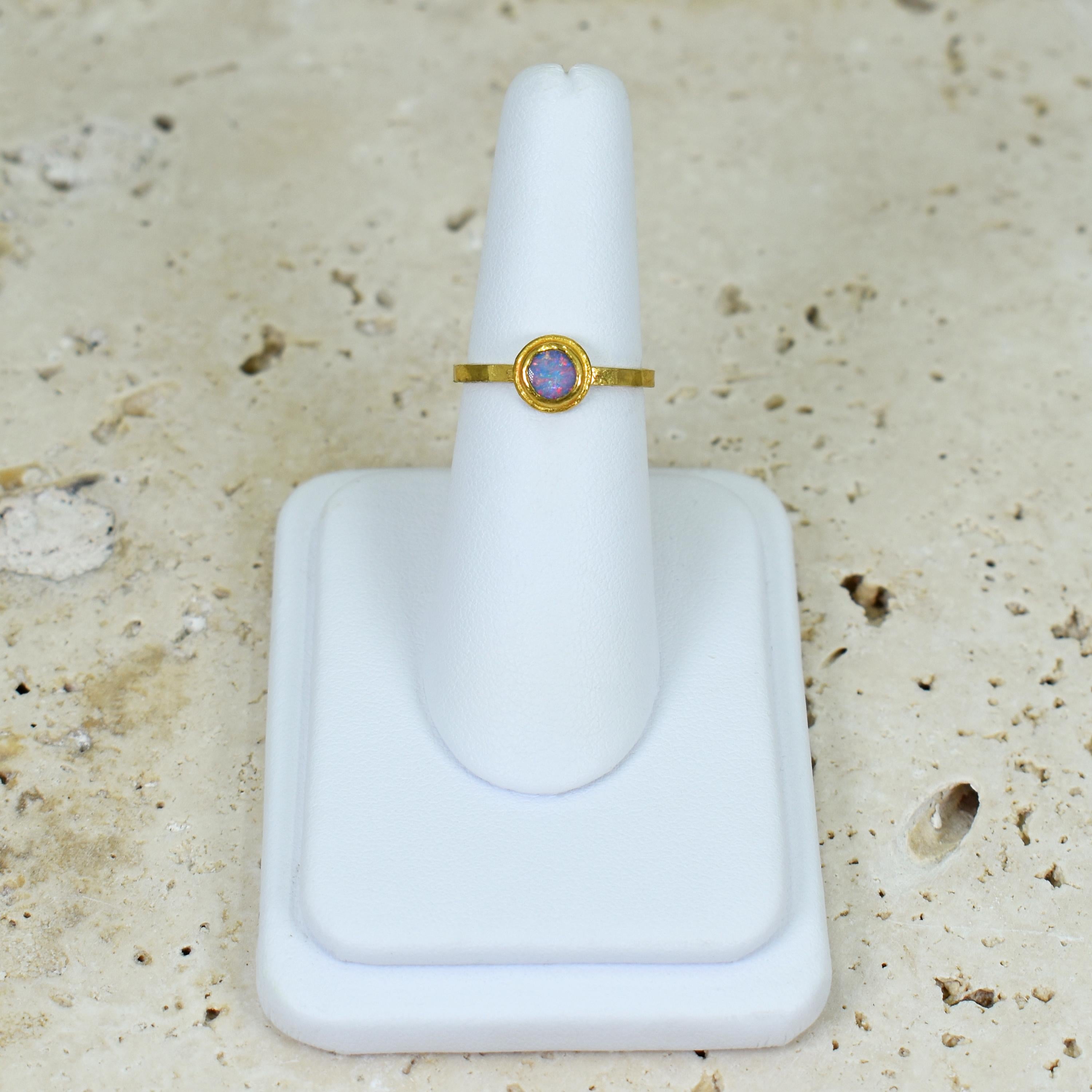 Contemporary Periwinkle Australian Opal 22 Karat Gold Solitaire Ring For Sale