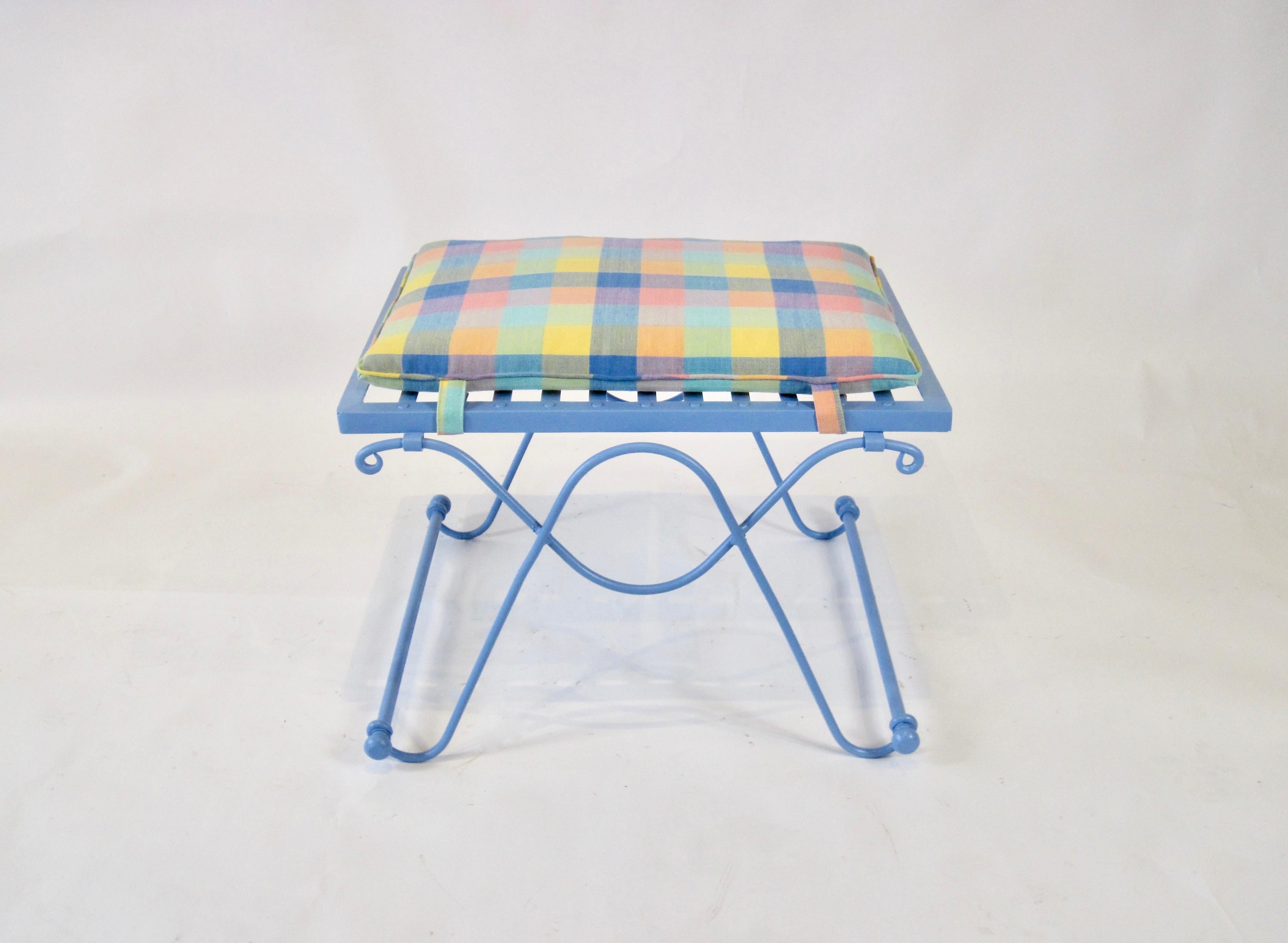 Banc en fer forgé bleu pervenche des années 1950 en vente 2