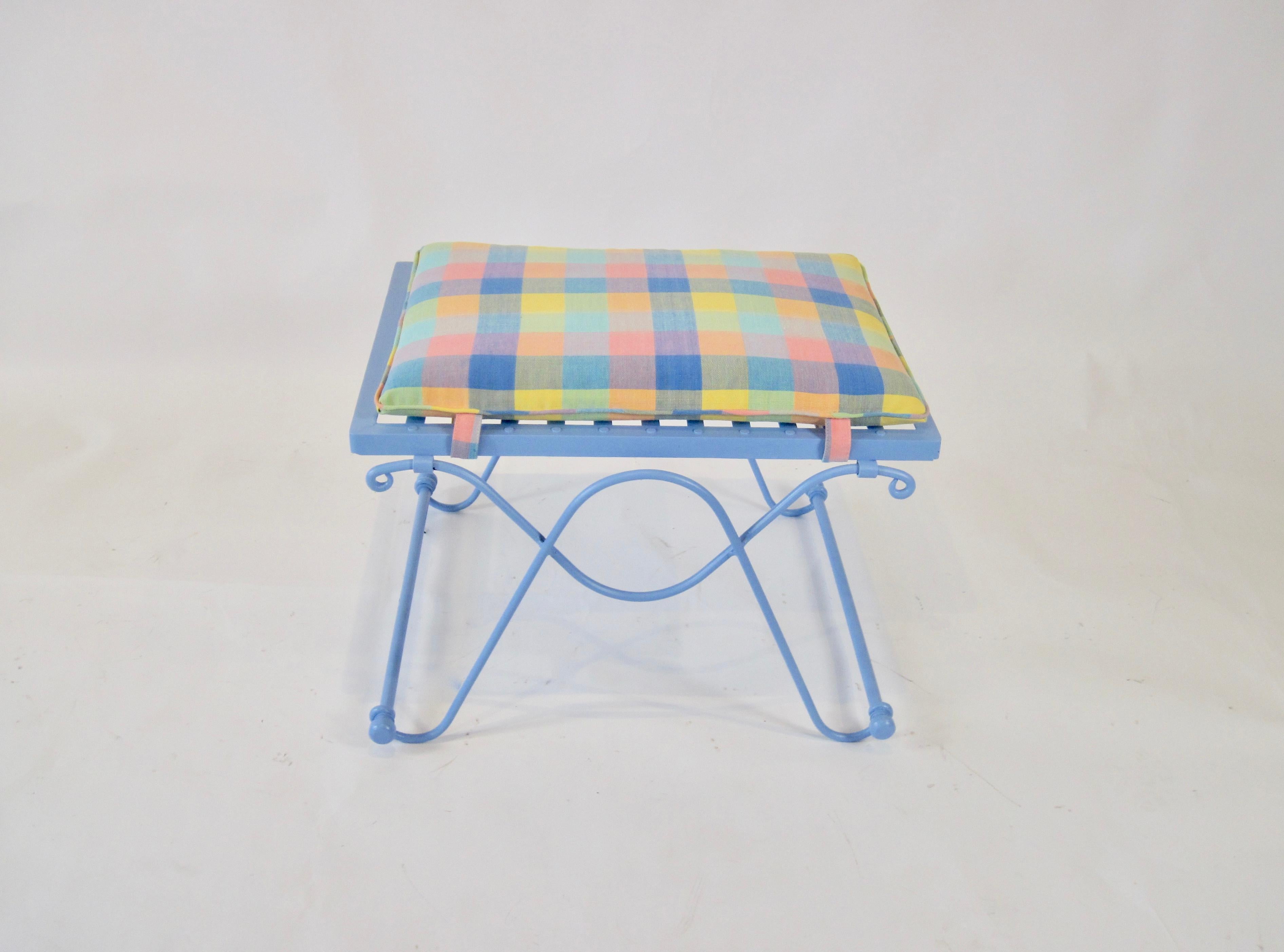 Américain Banc en fer forgé bleu pervenche des années 1950 en vente