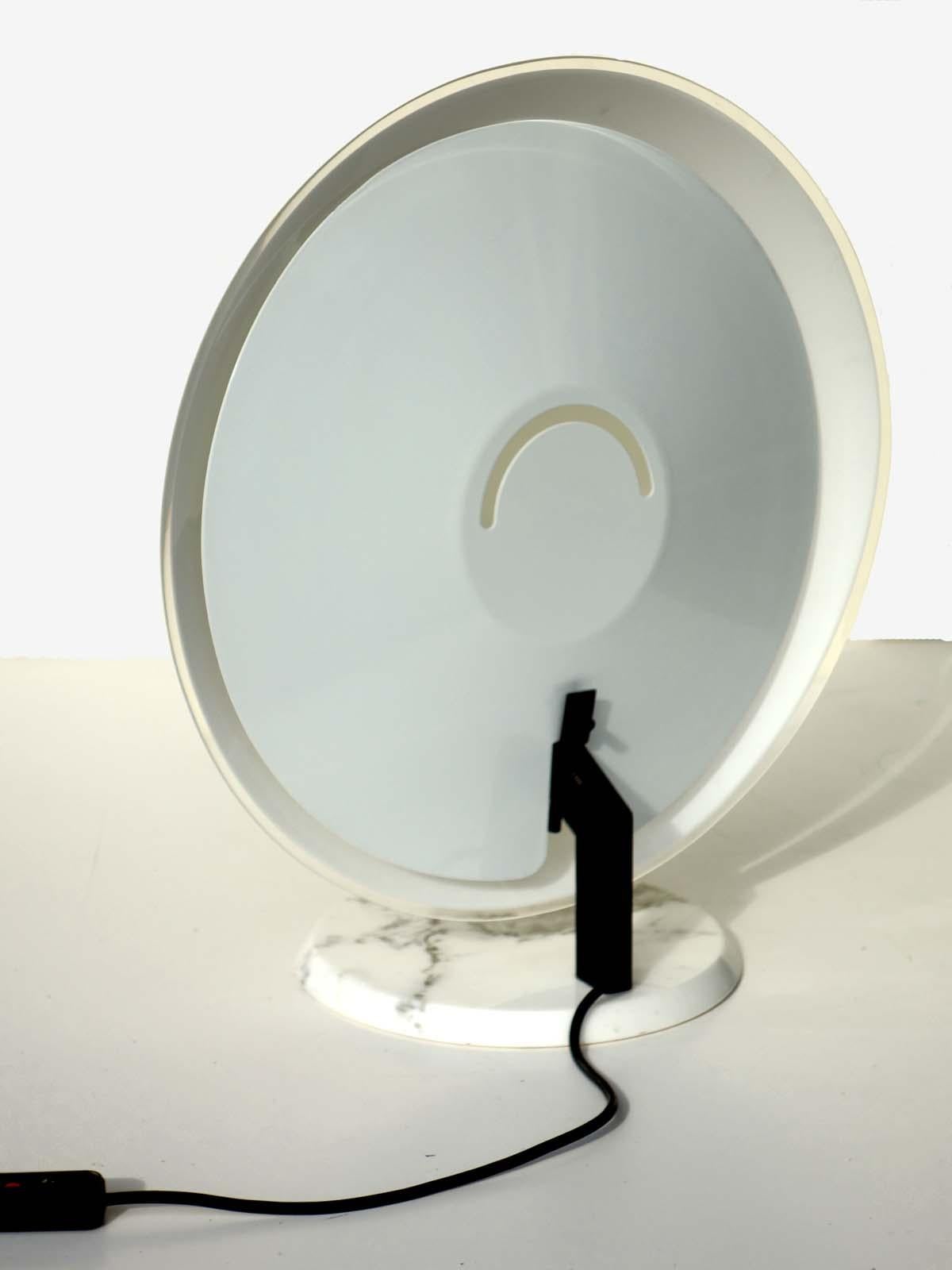 Italienische Tischlampe „Perla“ von Bruno Gecchellin für O-Luce, 1980er Jahre, italienisches Design (Ende des 20. Jahrhunderts) im Angebot