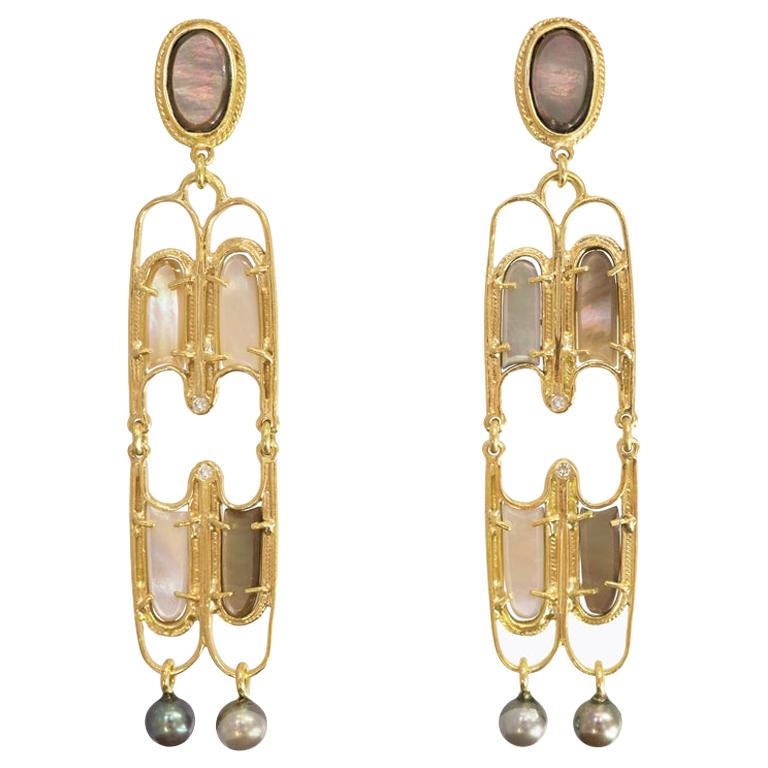 Aura Glass Pearl Gold Medium Stud Earrings
