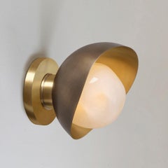 Mini-Wandleuchte aus Perla von Gaspare Asaro. Ausführung in Bronze und satiniertem Messing