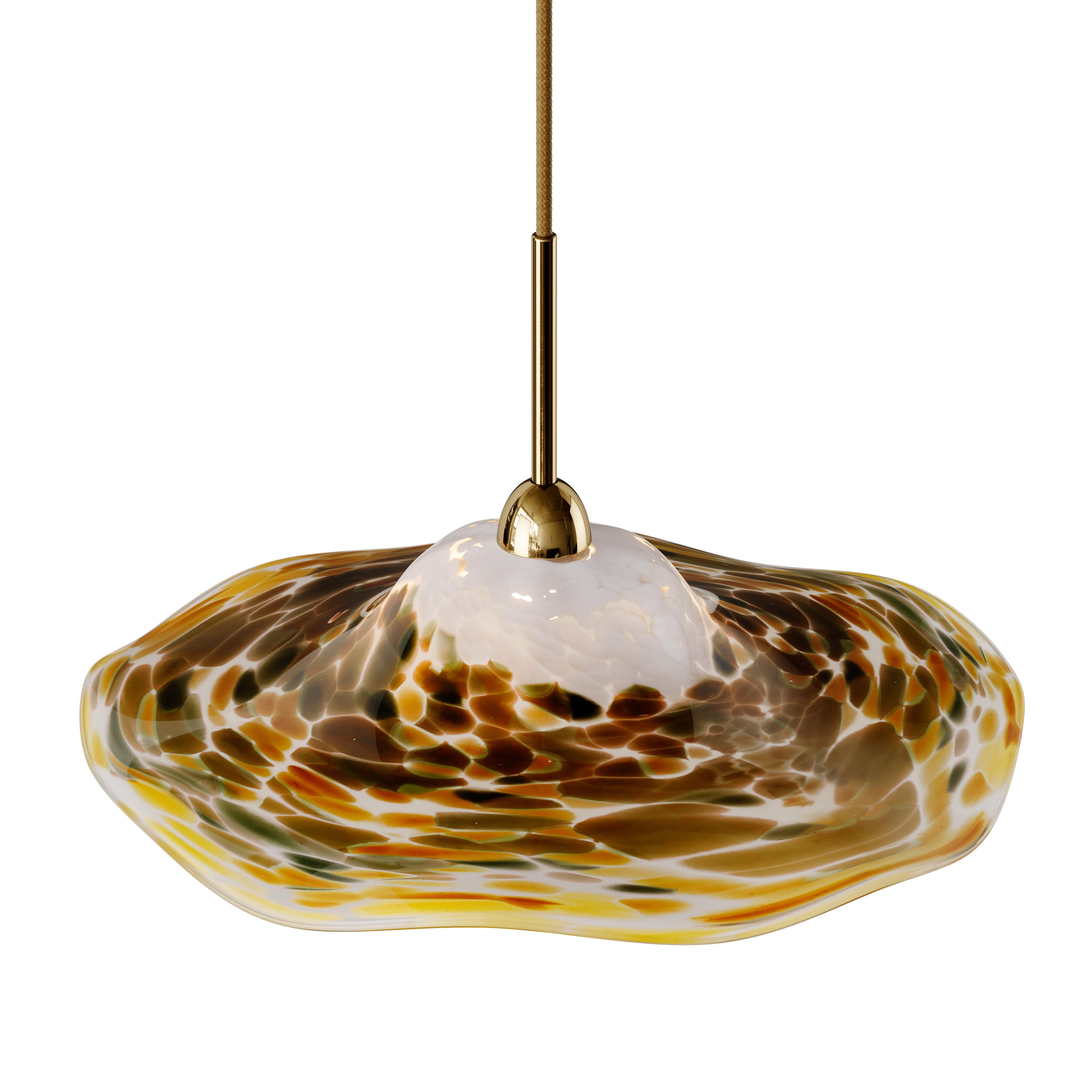 Perla takes inspiration from the oyster, with the distinctive, organic form of the decorative hand spun glass shade representing the shell, with the central light source acting as the pearl. The result is a soft and graceful luminaire that adds a