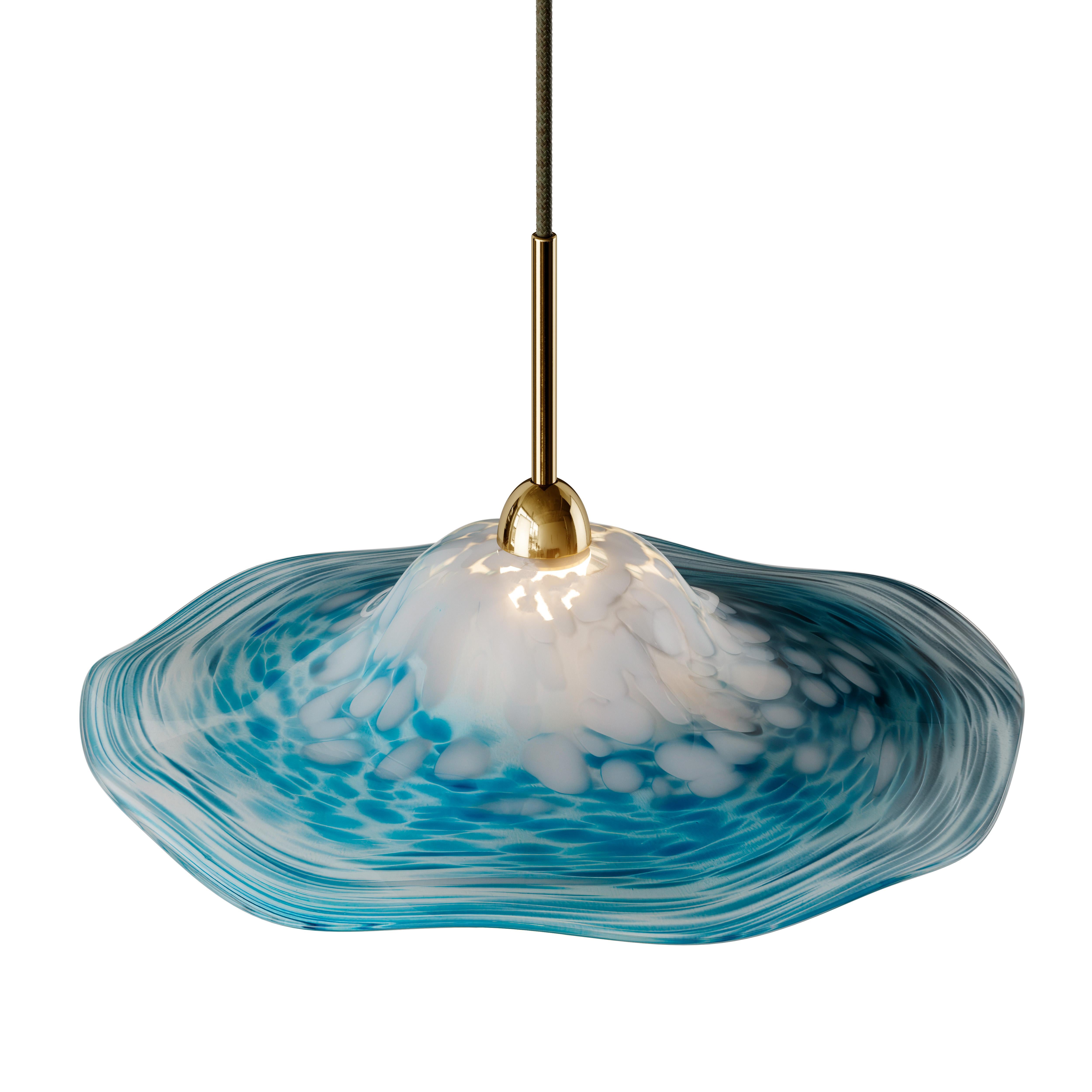 Perla takes inspiration from the oyster, with the distinctive, organic form of the decorative hand spun glass shade representing the shell, with the central light source acting as the pearl. The result is a soft and graceful luminaire that adds a