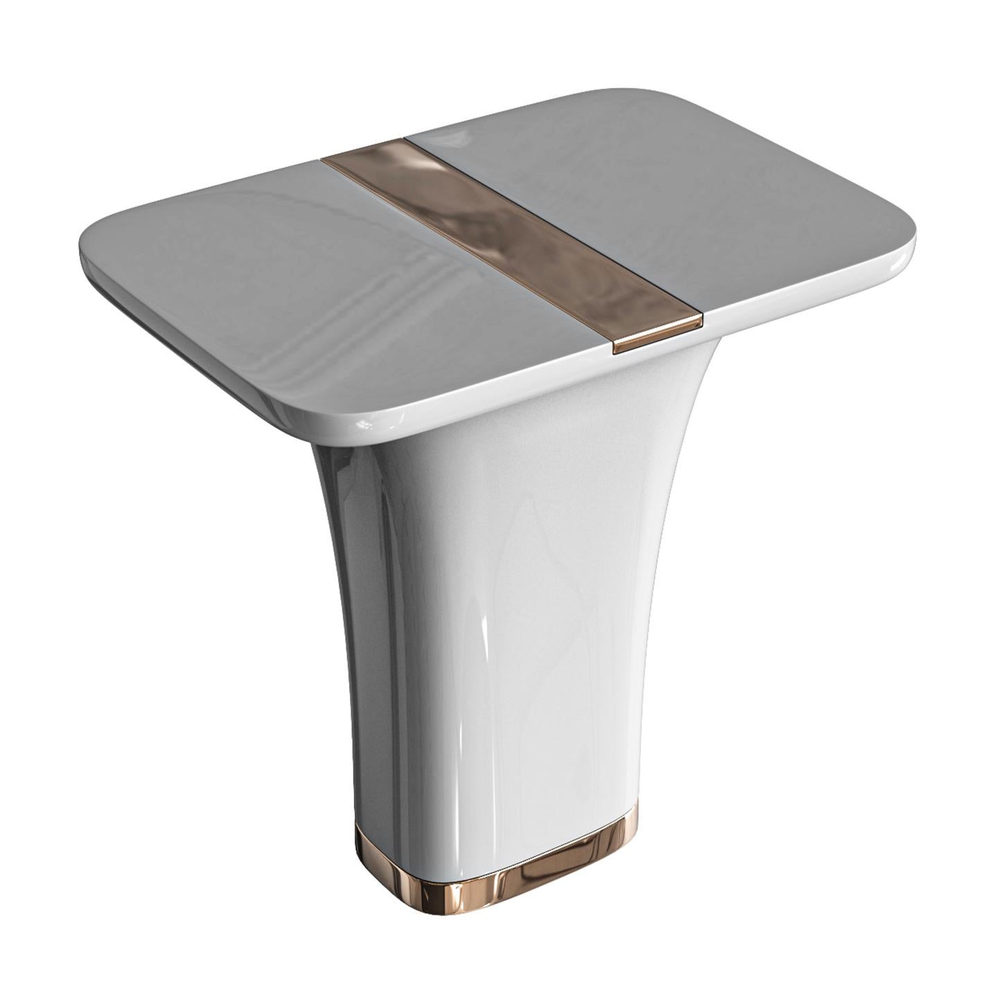 Table d'appoint Perla en acier inoxydable et détails en bronze, faite à la main, Istanbul en vente 1