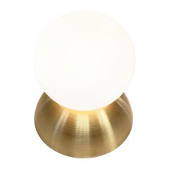 Perle, lampada a incasso o sconce con globo di vetro sabbiato opale bianco soffiato a mano