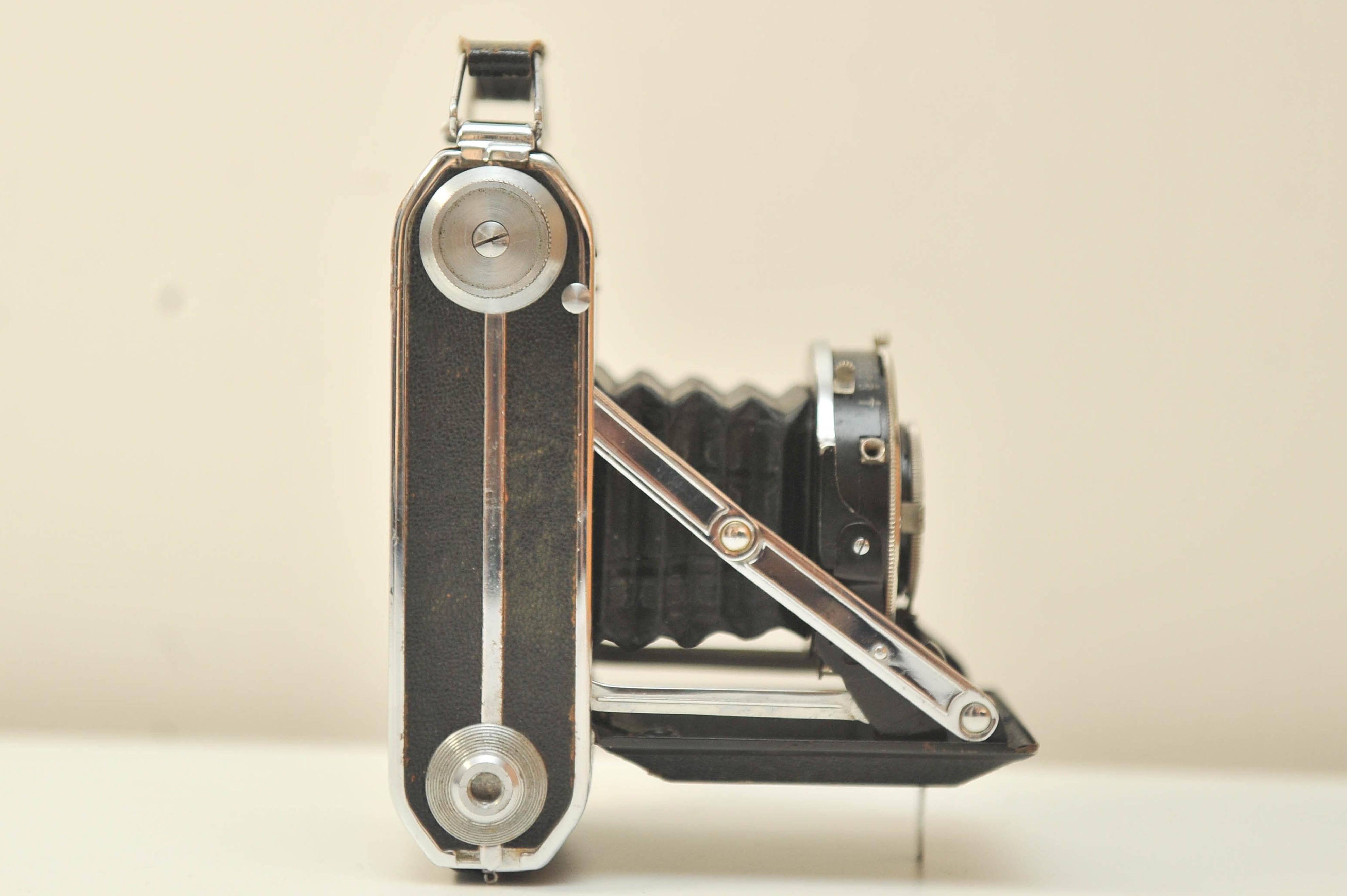 Art Deco Perle Welta Prontor II Folding Bellow Camera with Meyer Görlitz Fixed Lens For Sale