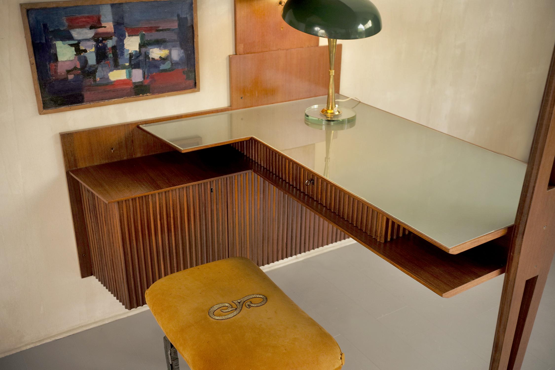 Permanente Mobili Cantù, Corner Desk in Mahogany, Italy 1950 For Sale 4