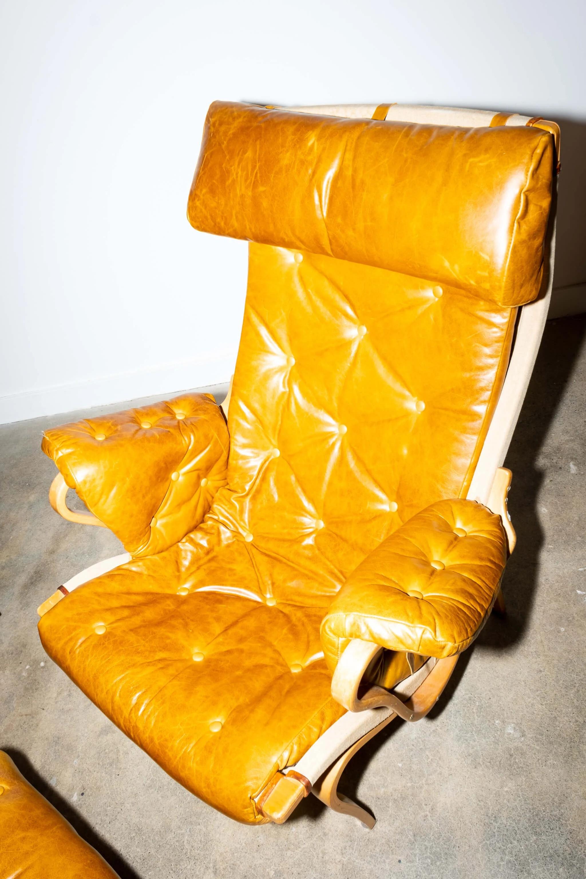 'Pernilla 69' Leather and Beech Chair and Ottoman by Bruno Mathsson for Dux For Sale 1