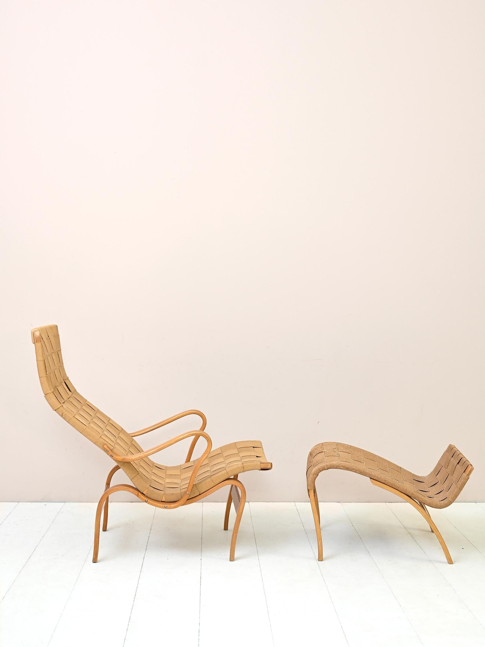 Scandinave moderne Fauteuil et repose-pieds « Pernilla » conçus par Bruno Mathsson en vente