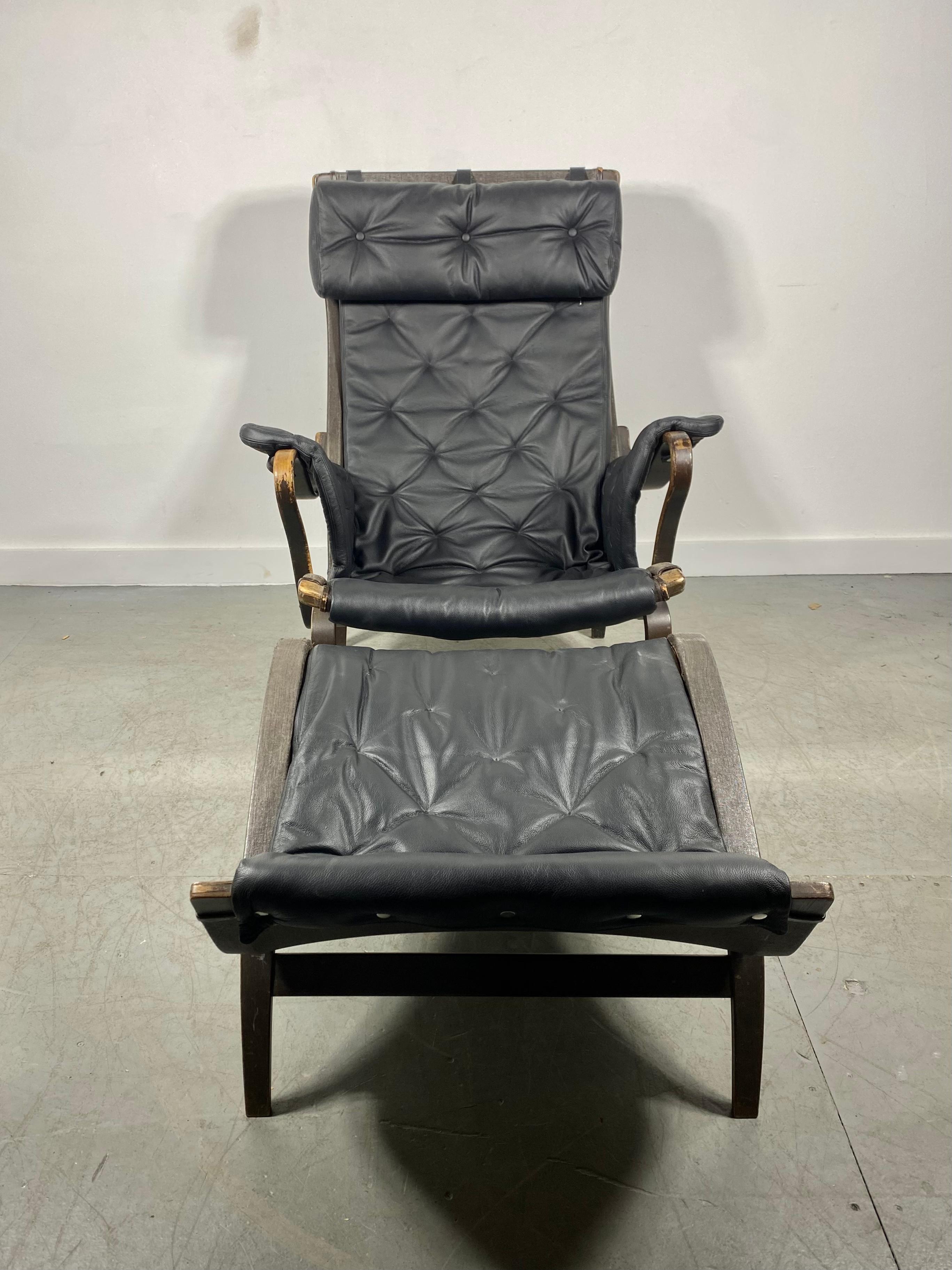 Pernilla Leather Lounge Chair and Ottoman by Bruno Mathsson for DUX For Sale 1
