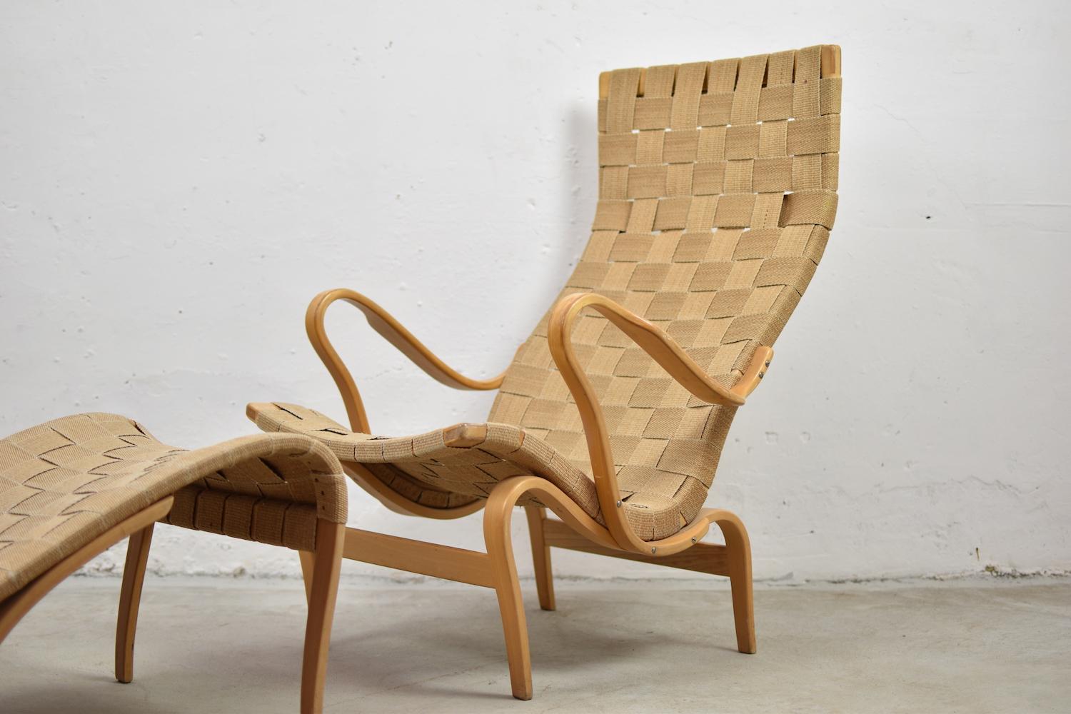Early example of the ‘Pernilla’ lounge chair by Bruno Mathsson for Karl Mathsson, Sweden 1950’s. This item has not been restored and is in a very nice original condition with only minor wear. Sold together with a perfect matching ottoman.  A Swedish