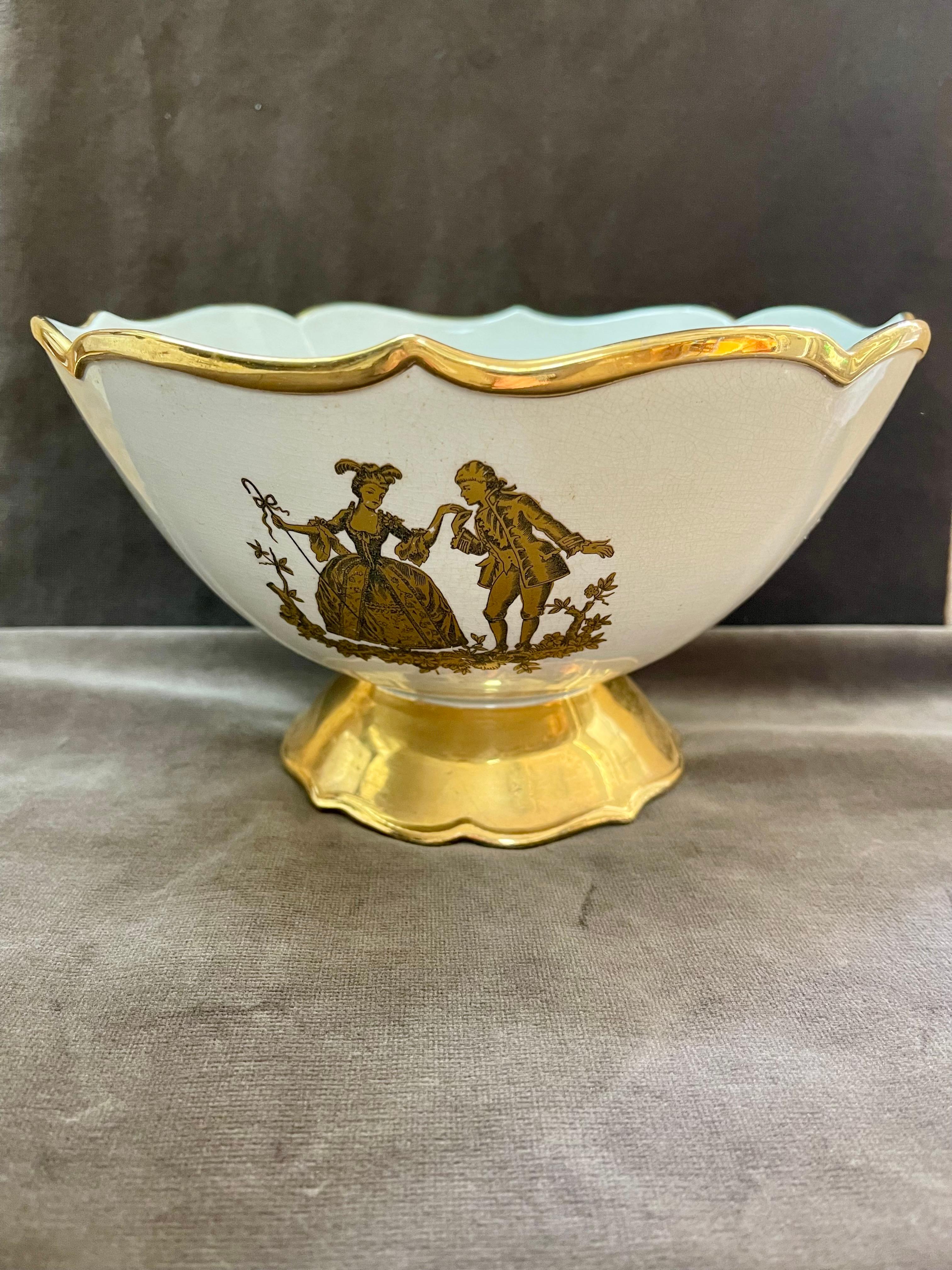 Taza de porcelana blanca y dorada firmada por Perod siglo XIX en venta