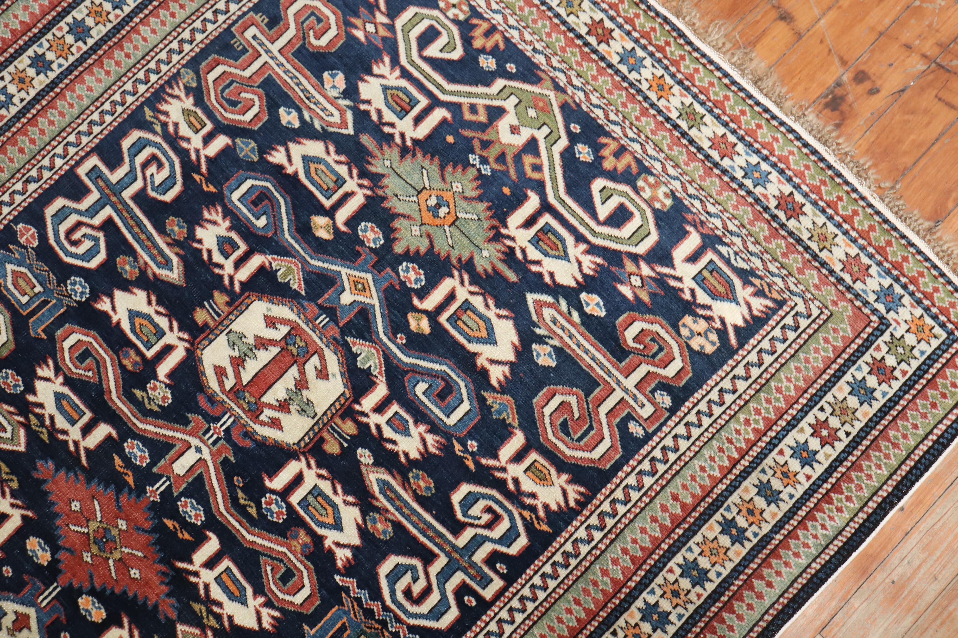 Blauer antiker kaukasischer Perpedil-Teppich des frühen 20. Jahrhunderts (Kasachisch) im Angebot