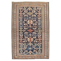 Alfombra antigua caucásica azul perpedil de principios del siglo XX