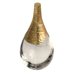 Perpetua-Stehlampe aus Travertin mit Sockel, gehämmertes und natürliches Messing-Finish