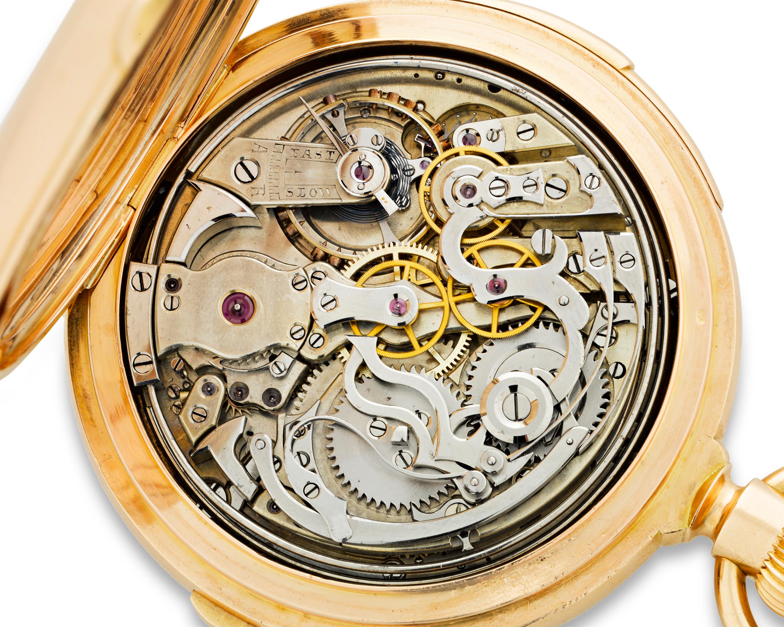 Diese stilvolle und komplexe Chronometer-Taschenuhr mit ewigem Kalender und Minutenrepetition wurde von der Schweizer Firma H. Redard & Co. geschaffen. Das Gehäuse aus 18-karätigem Roségold trägt das Monogramm des ursprünglichen Besitzers in