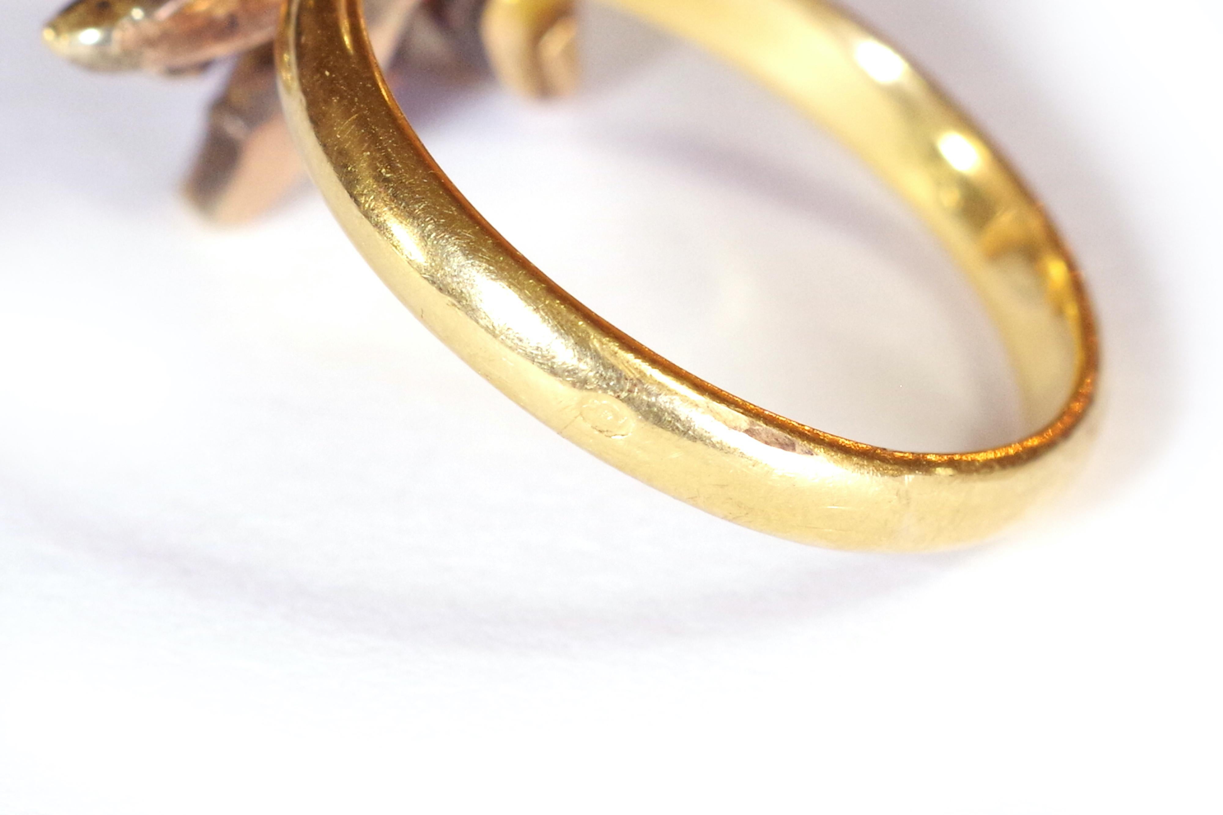 Perpignan Garnet Star Ring in 18k Gold, French Regional Foiled Garnet Ring In Fair Condition In PARIS, FR