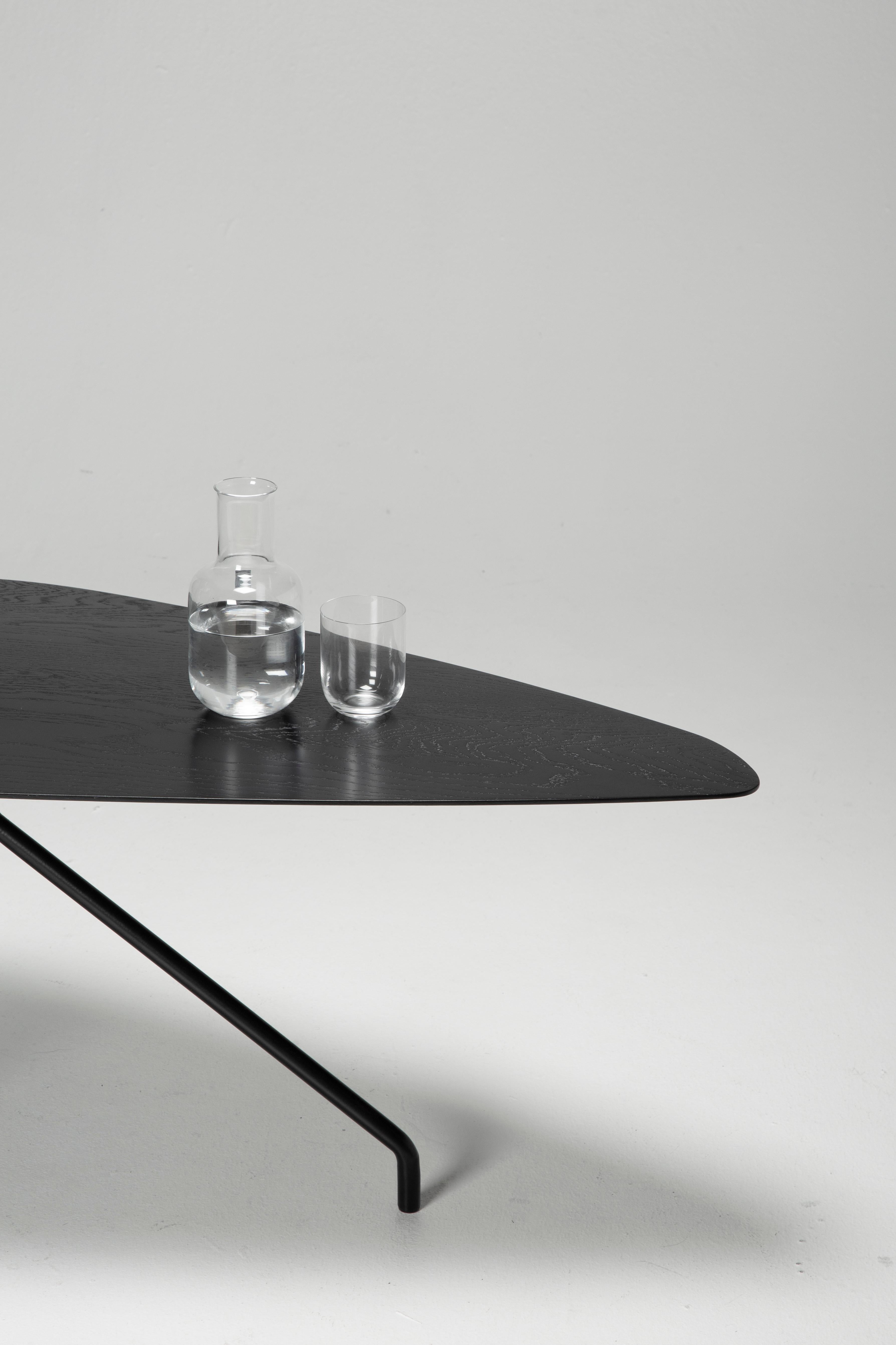 Nouvelle-Zélande Table basse Perret en chêne noir par Atelier Jones en vente