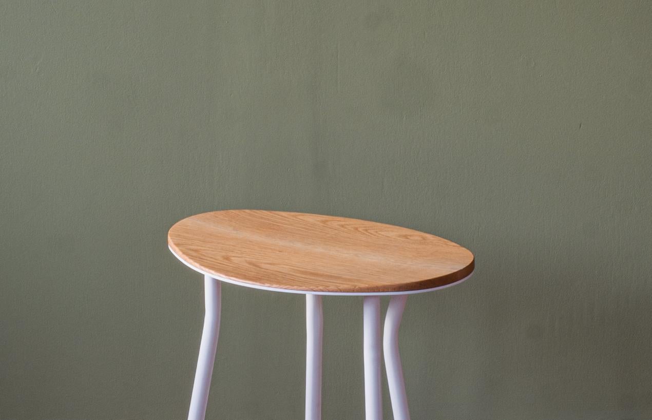 Perret Hocker von Atelier A Jones - Schwarze Eiche & Stahl im Angebot 1