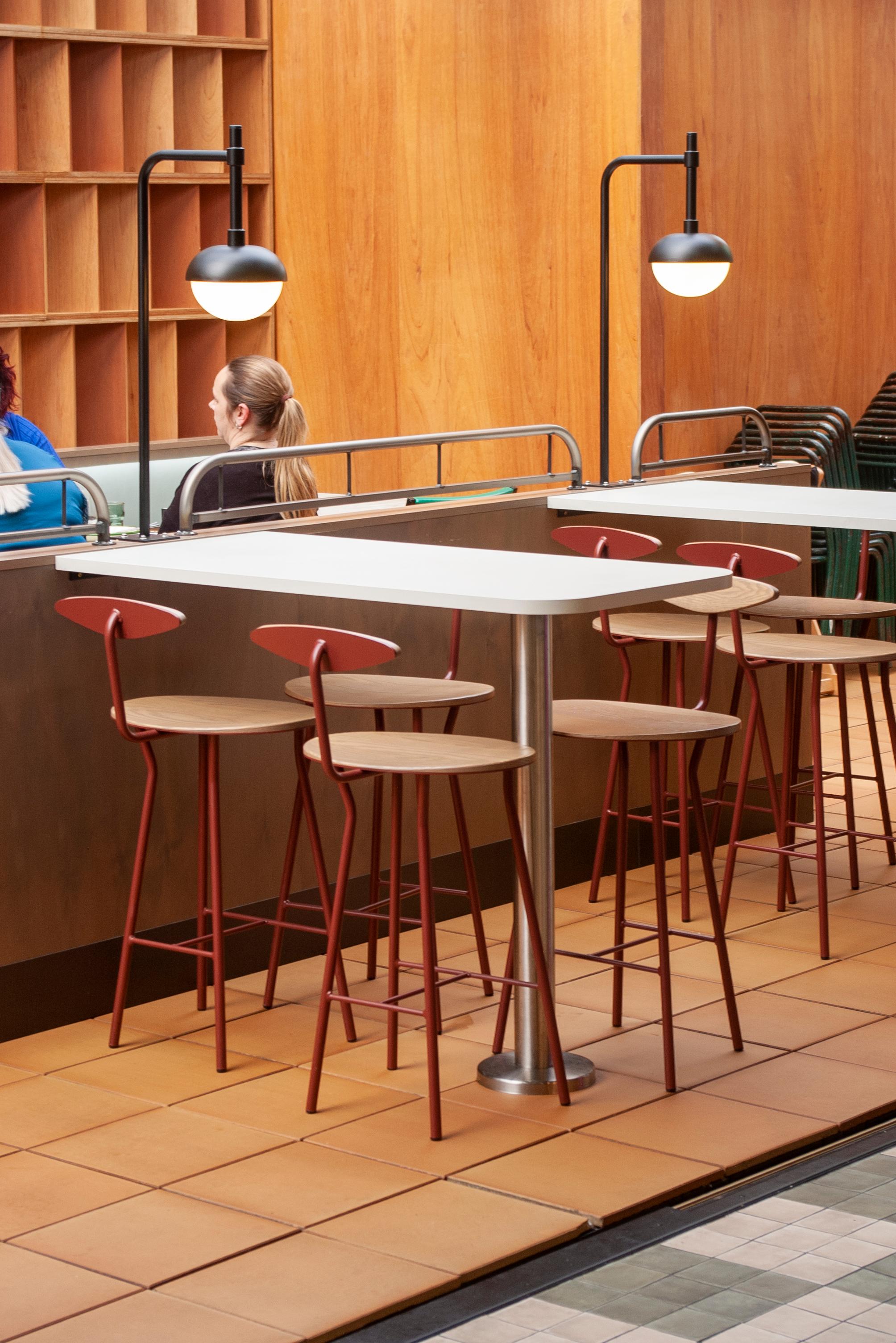 Taburete Perret con respaldo en nogal y acero by Atelier Jones en Nuevo estado para la venta en København S, DK