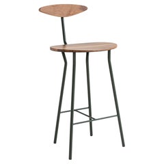 Perret Hocker mit Rückenlehne aus Nussbaum und Stahl von Atelier A Jones