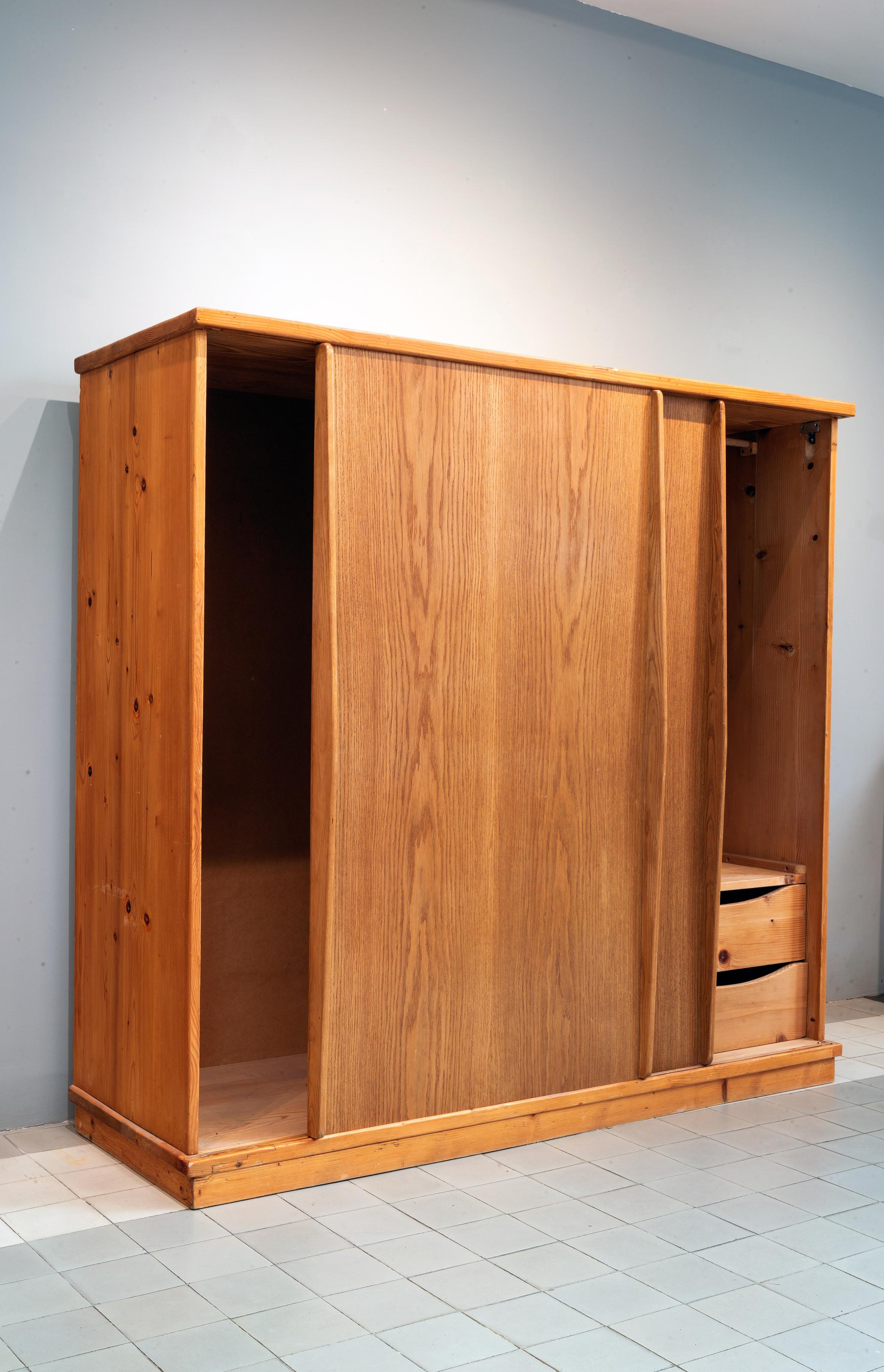 Charlotte Perriand, 1903-1999
& Pierre Jeanneret, 1896-1967,
France

Wardrobe n°5 designed in 1939 and made by l’Equipement de la Maison from 1946-1952.
Body in solid pine with two sliding doors in plywood, projecting-bow door grips are also in