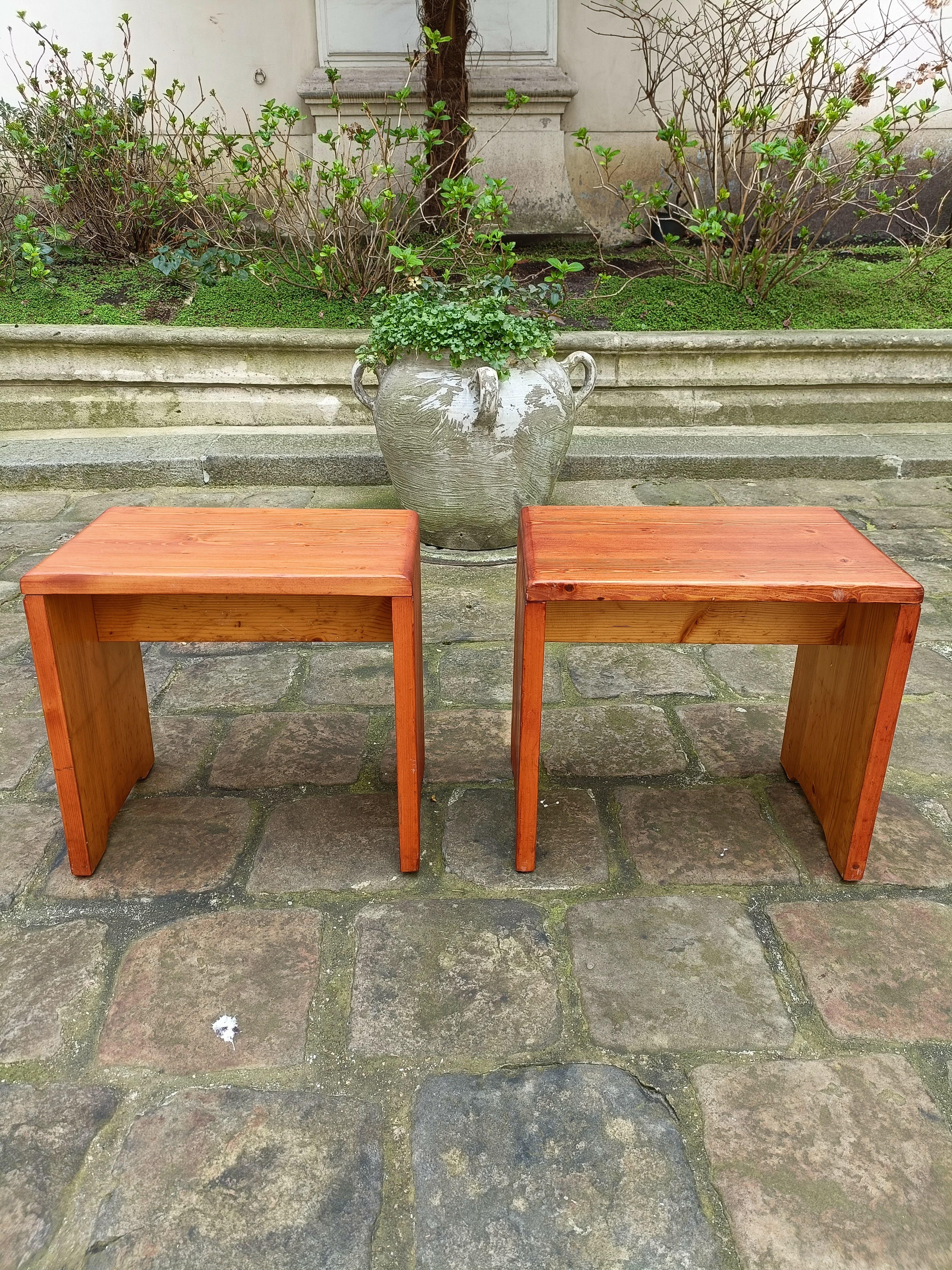 A pair of pine stools, Charlotte Perriand for Les Arcs ski resort in the late 1960s (Pierre et Vacances).

French furniture with a perfectly stable and solid structure and presented in good general condition.


One of the two is slightly