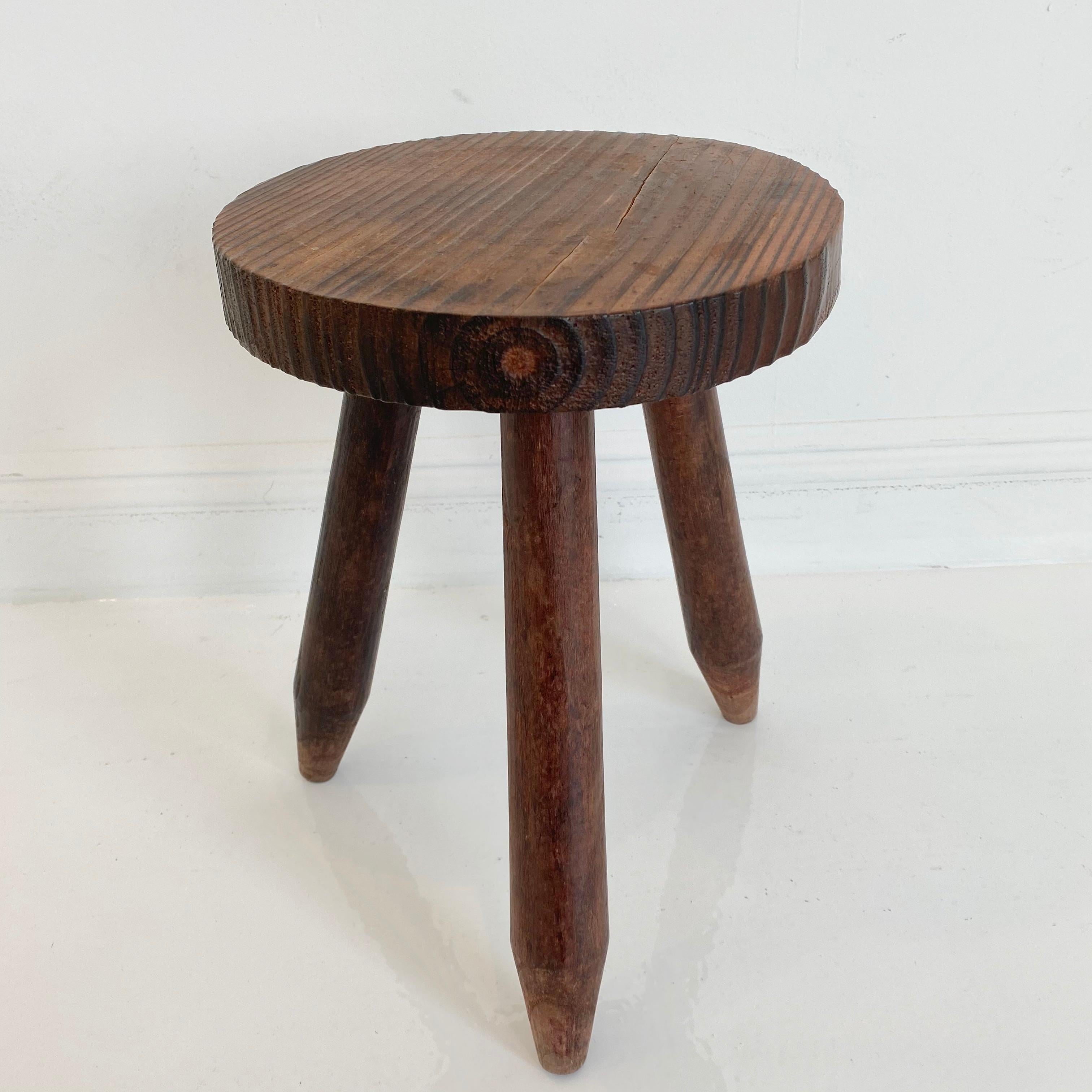 Fantastic wood stool from France in the style of Charlotte Perriand. Made in the 1960s with three legs. No hardware. Good vintage condition.
 