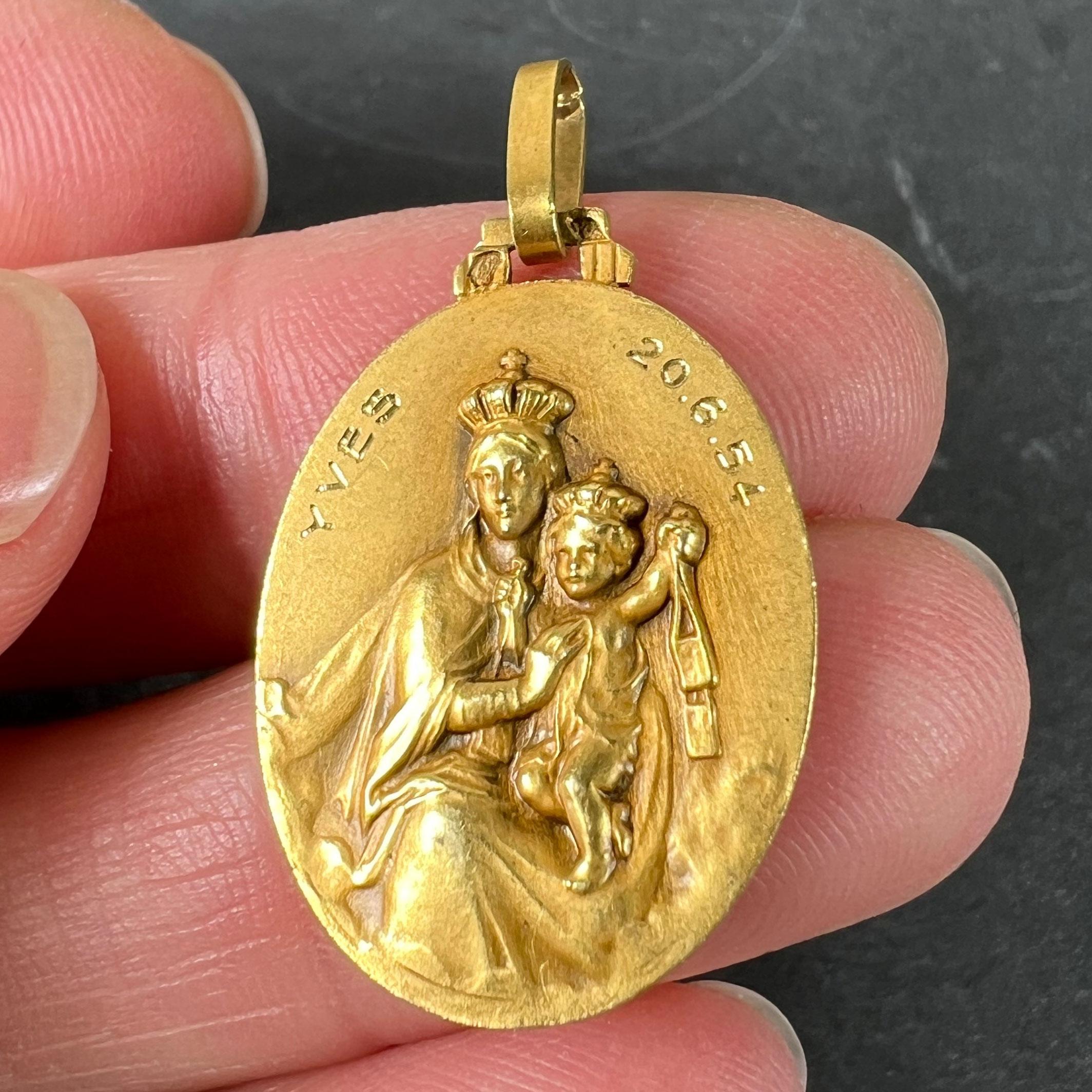Perriat French Sacred Heart Madonna und Child 18K Yellow Gold Medal Anhänger im Angebot 4