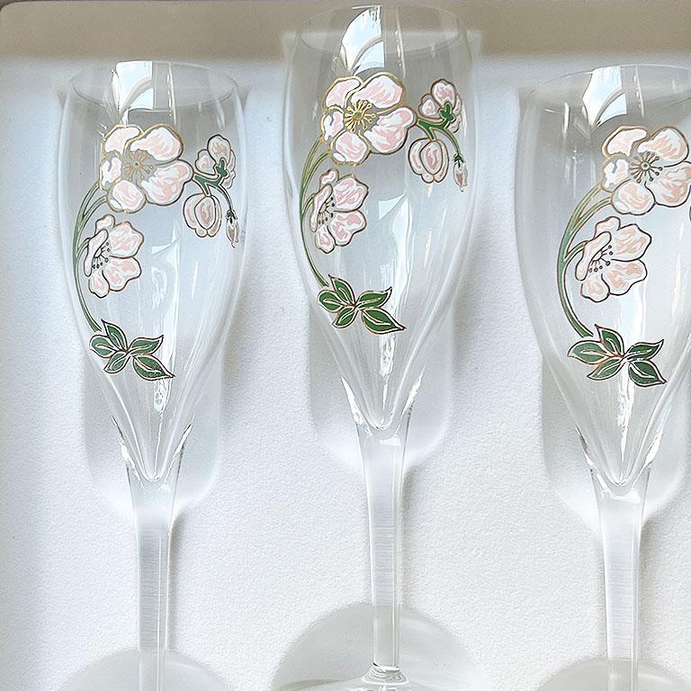 Français Ensemble de 6 verres à champagne Art Nouveau français peints à la main à motifs floraux, par Perrier-jout