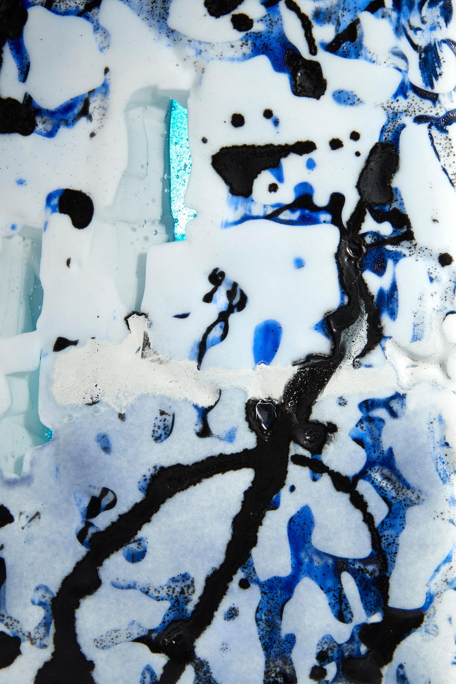 Glasskulptur „Les Mots Bleus“ aus Glas (Schwarz), Abstract Sculpture, von Perrin & Perrin