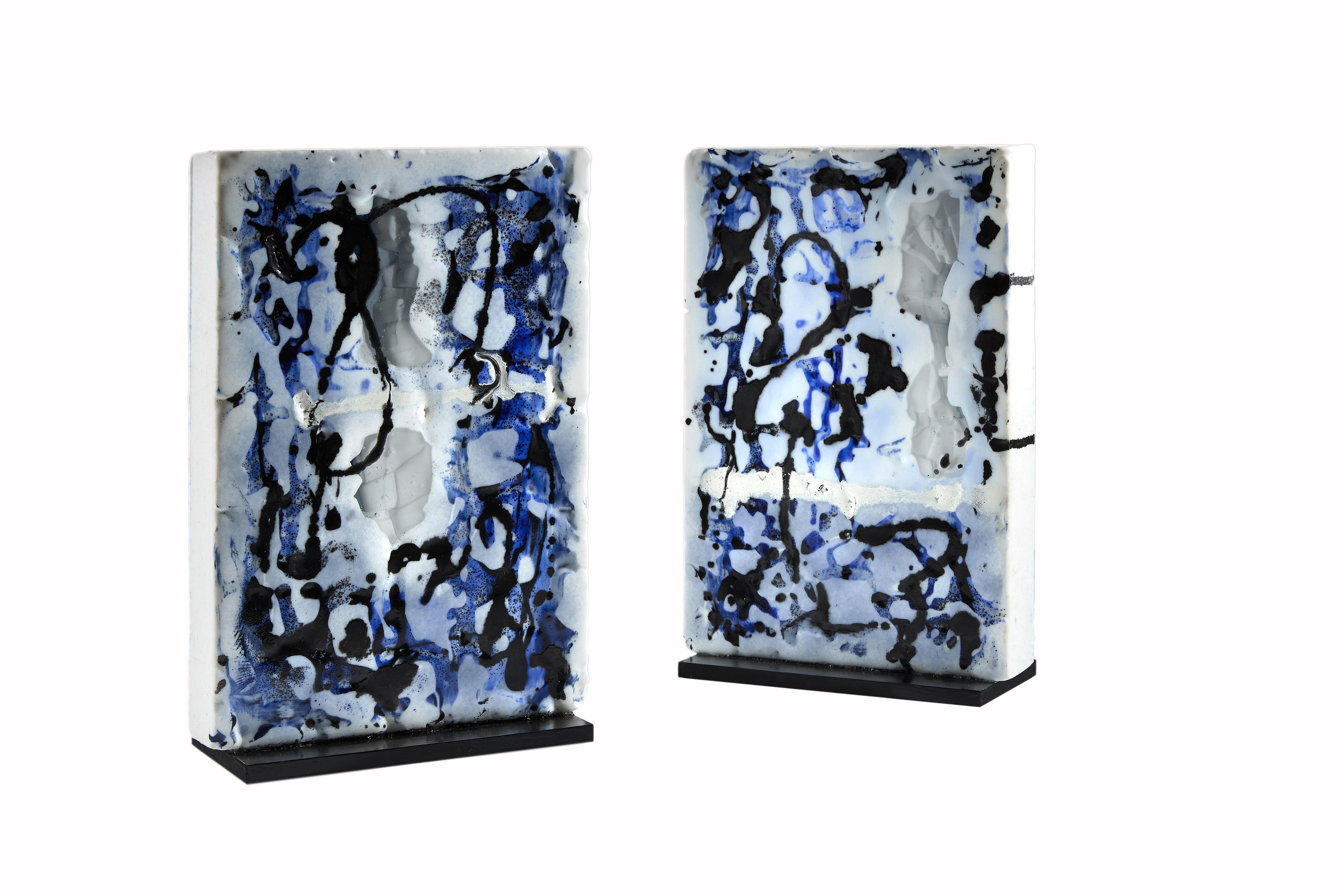 Glas-Skulptur Les Mots Bleus, einzigartige Stücke, hergestellt in Frankreich (Schwarz), Abstract Sculpture, von Perrin & Perrin