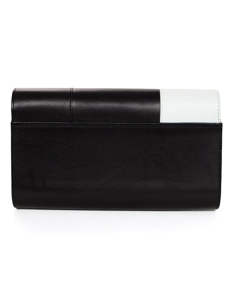 Clutch with glove handle clearance