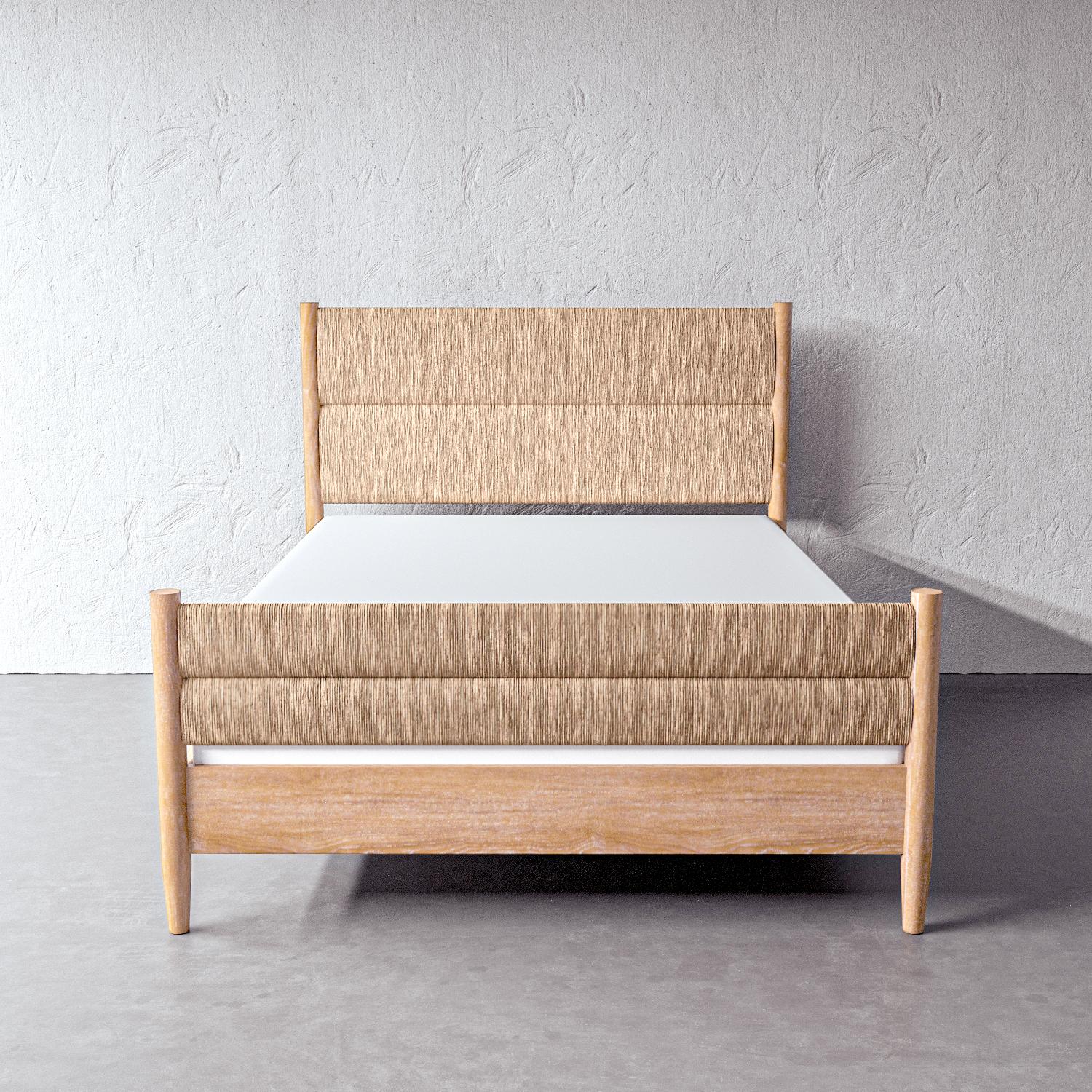 Scandinave moderne « Perronet », tissage en jonc et cadre de lit en chêne français « Reine » de Christiane Lemieux en vente