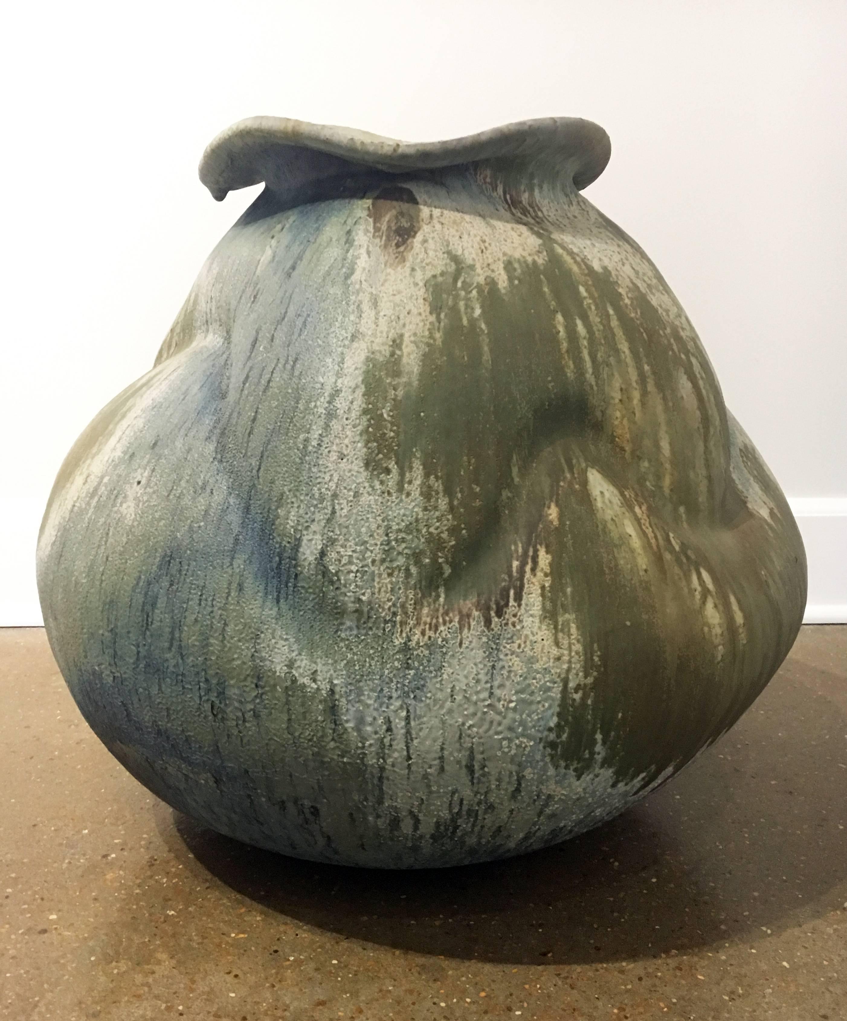 Forma, diseño, escultura, esmalte, cerámica, tarro de porcelana contemporánea cocida en horno de leña