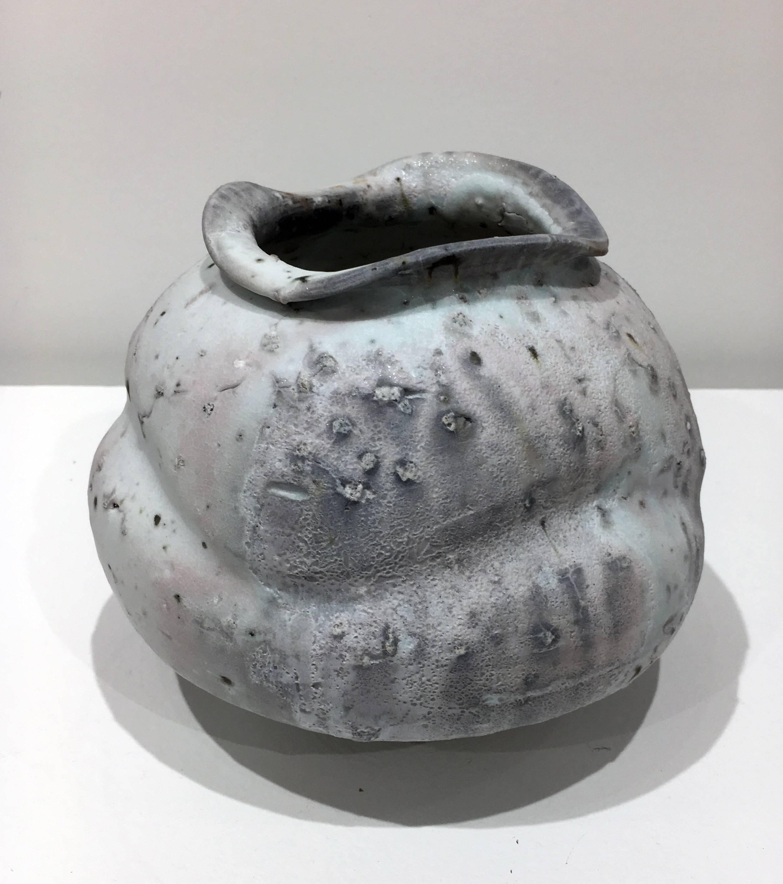 Zeitgenössische Holzgefäßform aus geflammtem Porzellan, Design, Skulptur, Glasur, Keramik – Sculpture von Perry Haas